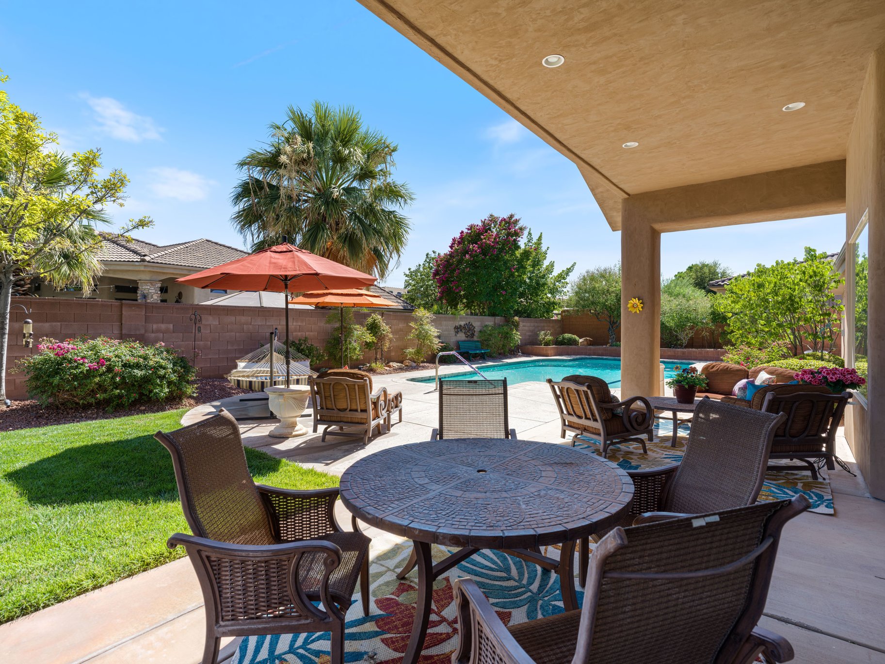  Single-Level Living with Private Pool & Rare 6-Car Garage in Green Springs - 物件實景