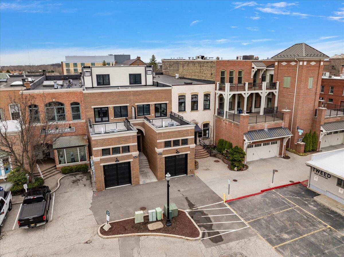 Holland, Michigan, 49423, United States, 2 Bedrooms Bedrooms, ,3 BathroomsBathrooms,Residential,For Sale,1827705