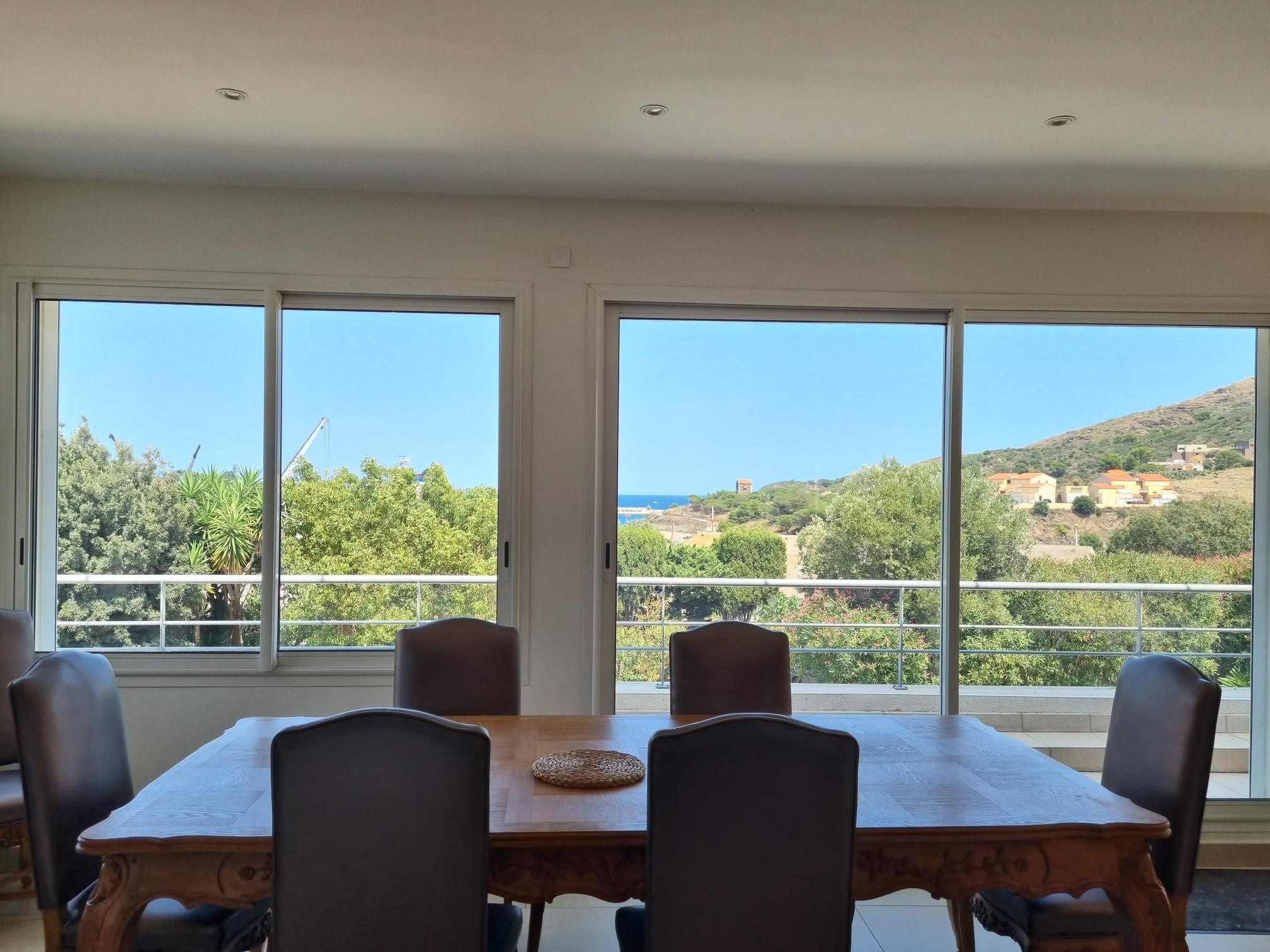  Property with sea and harbor view: 2 Houses, pool, and building potential - 物件實景