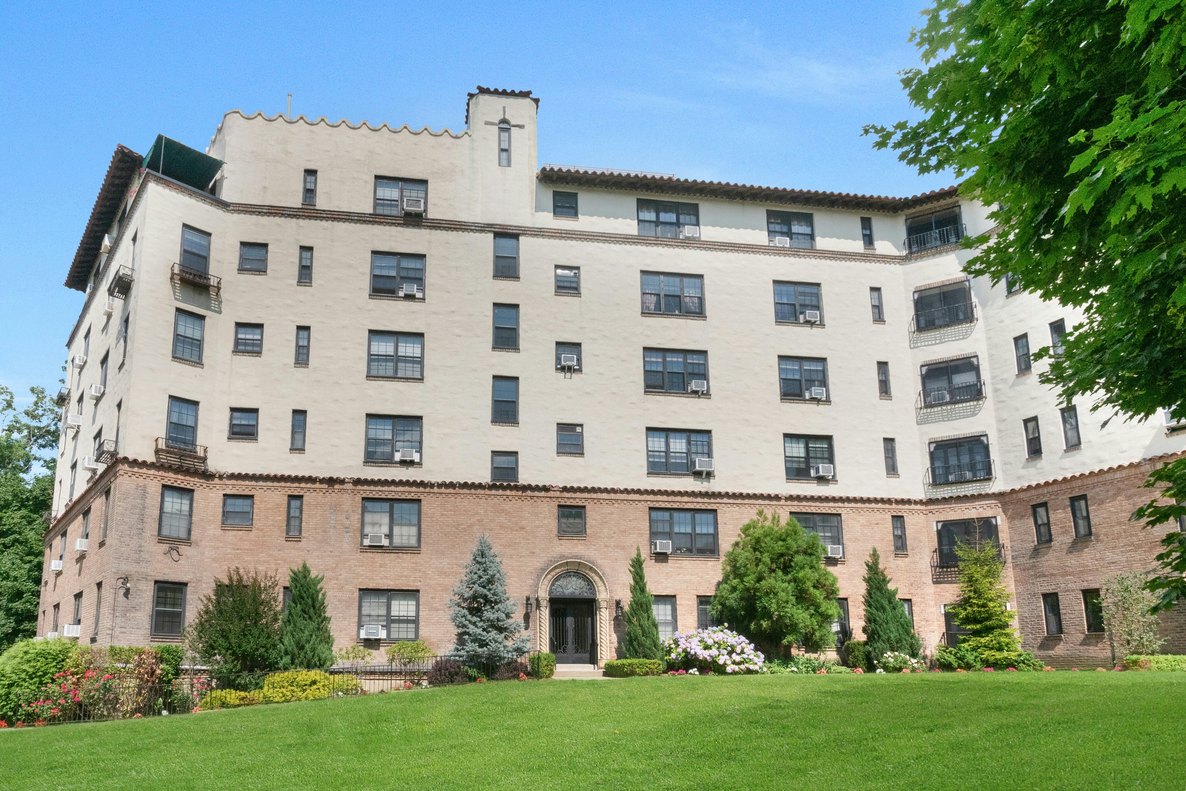  Tucked into a quiet section of the complex is this bright and inviting 1-BR - 物件實景