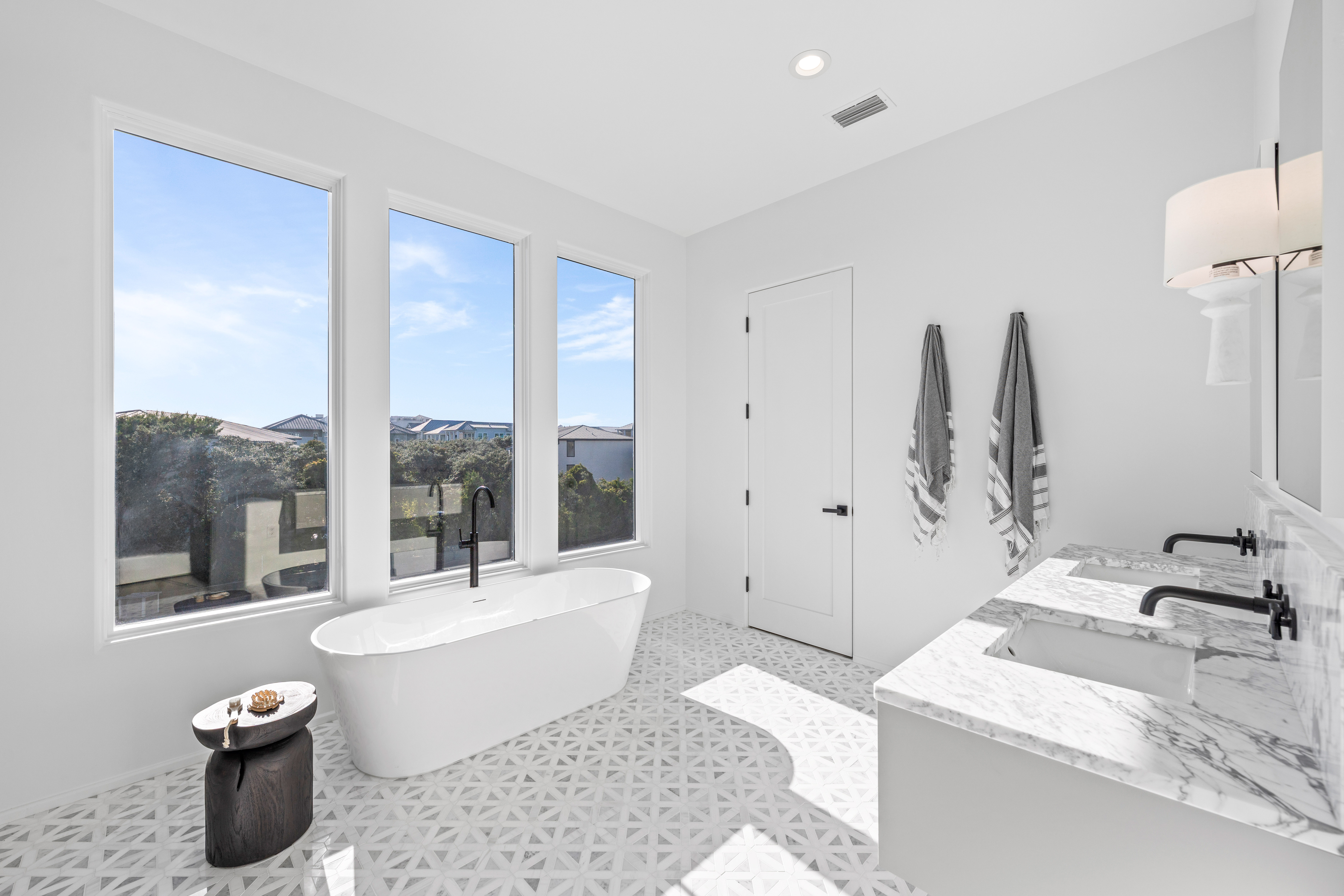  Modern Coastal Elegance with Rooftop Pool & Sweeping Gulf Views - 物件實景