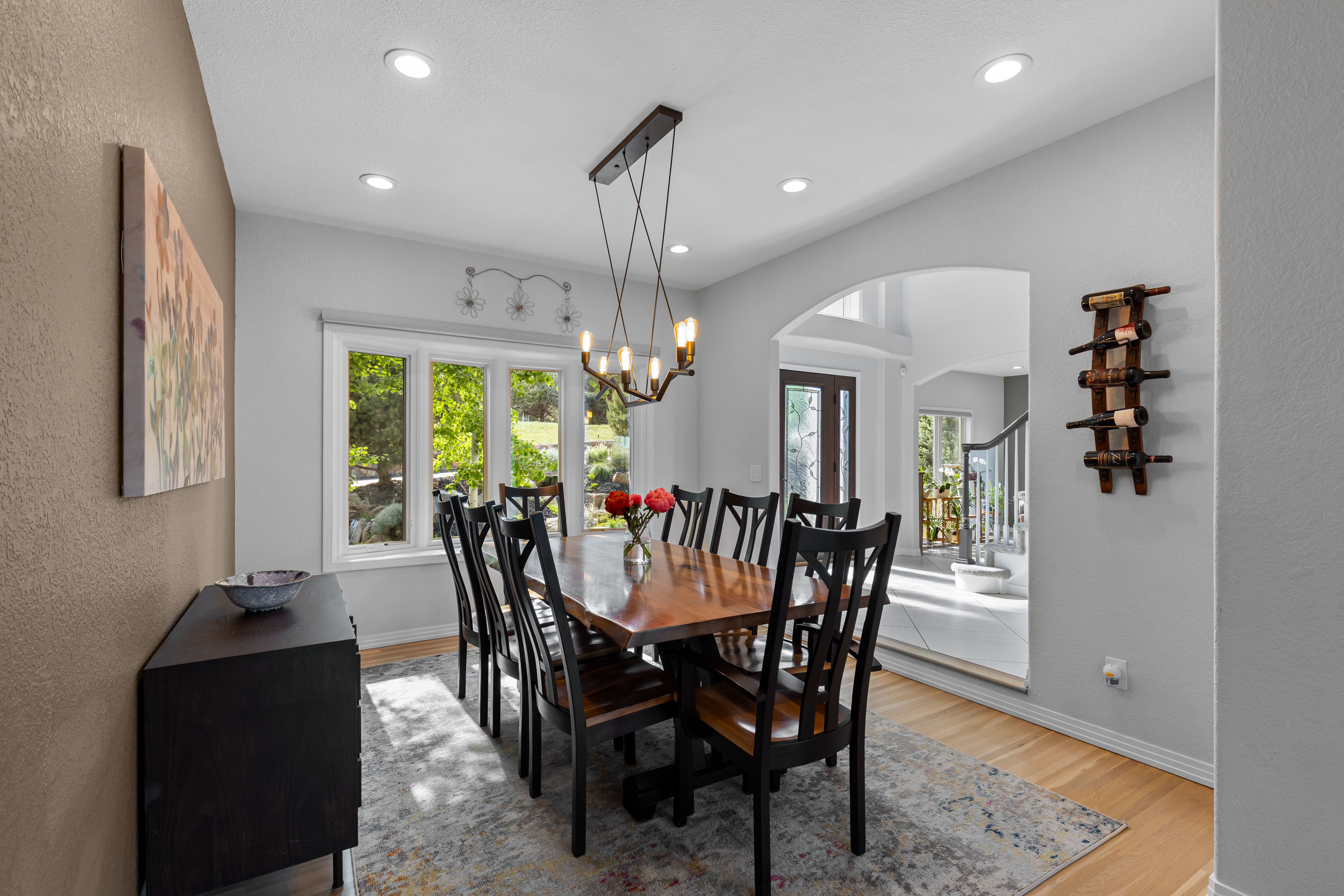  Stunning two-story walkout on a rare usable ¾-acre lot - 物件實景