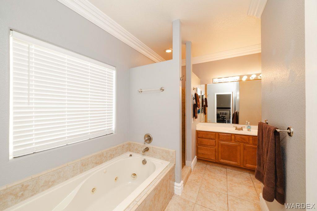 Kingman, Arizona, 86401, United States, 3 Bedrooms Bedrooms, ,2 BathroomsBathrooms,Residential,For Sale,1980873