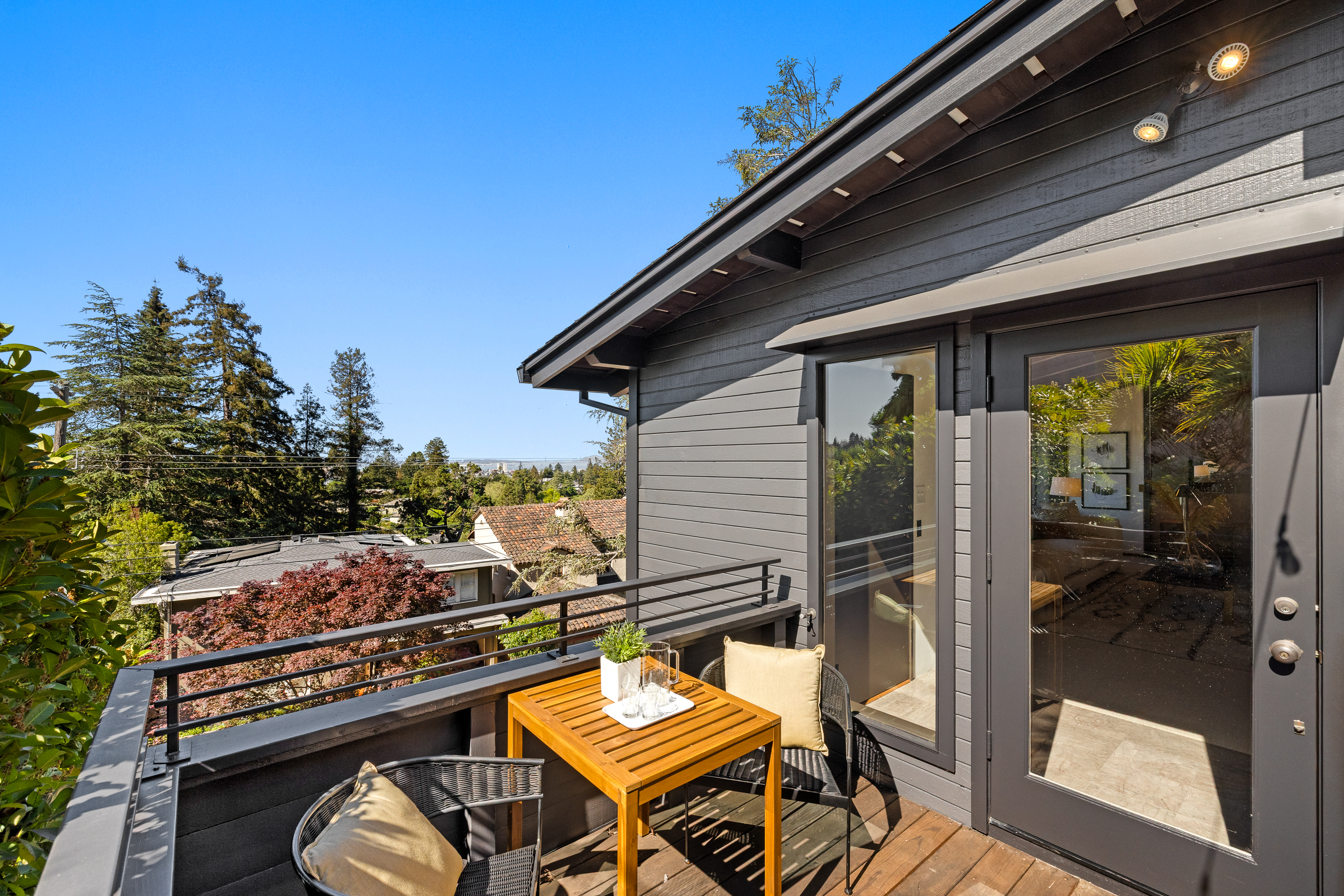  An Architectural Home Framed By Light And Views - 物件實景