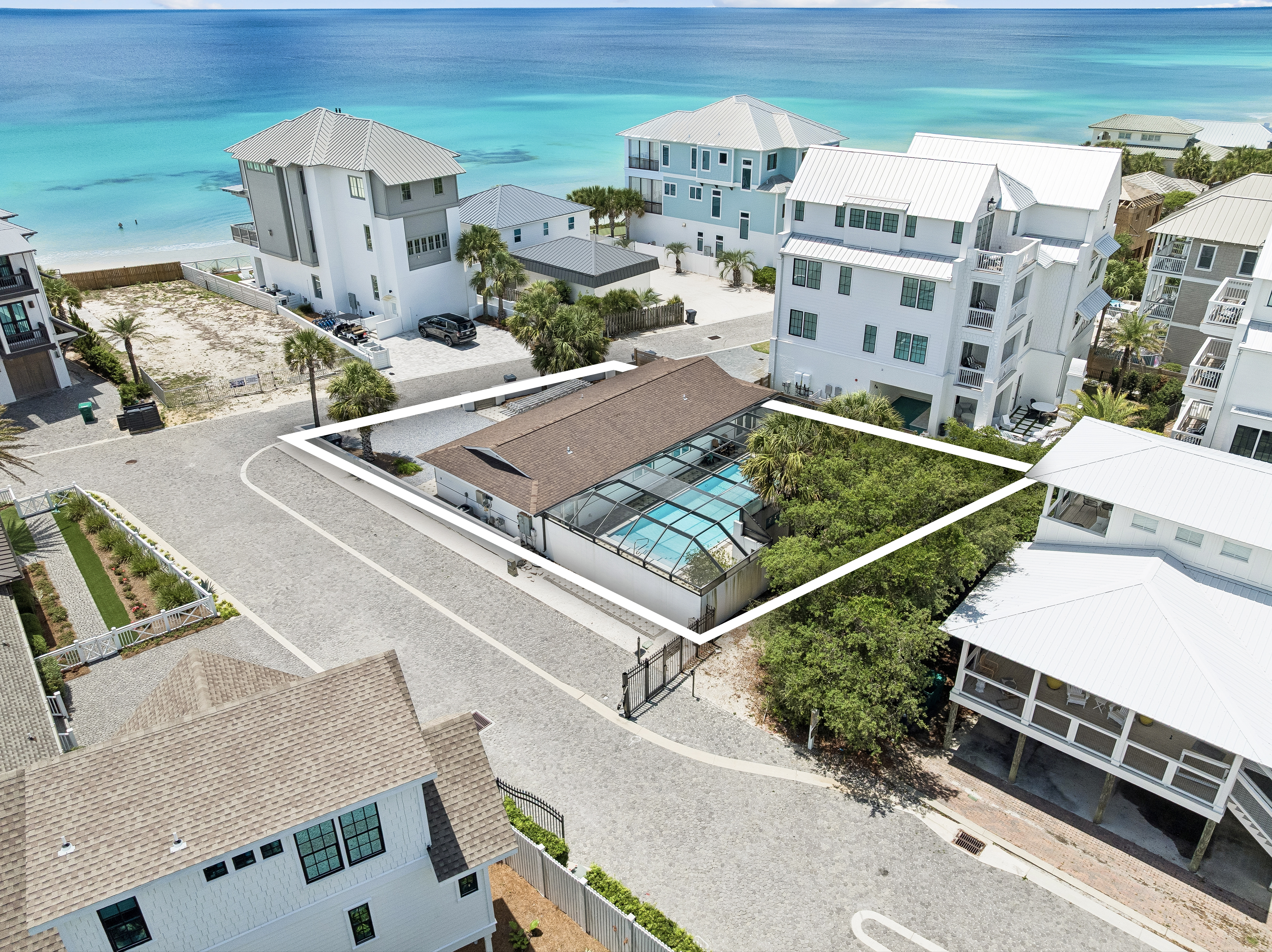  Corner-Lot Steps To Beach Access With Myriad Opportunities - 物件實景