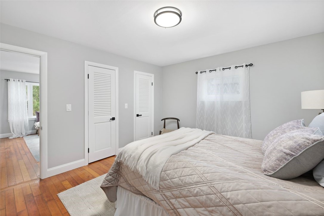 Tiverton, Rhode Island, 02878, United States, 4 Bedrooms Bedrooms, ,2 BathroomsBathrooms,Residential,For Sale,1992829