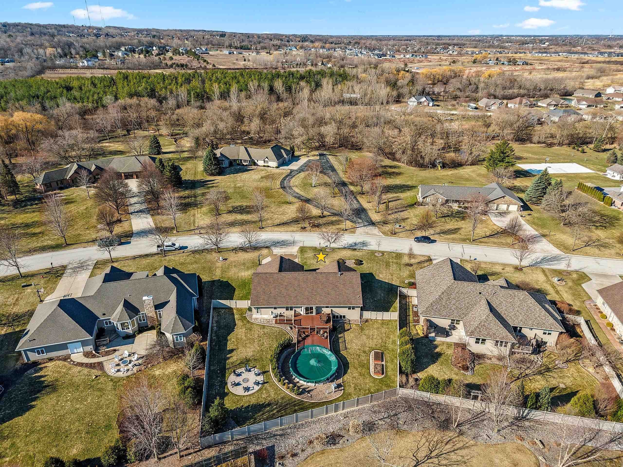 DE PERE, Wisconsin, 54115, United States, 5 Bedrooms Bedrooms, ,4 BathroomsBathrooms,Residential,For Sale,2048678
