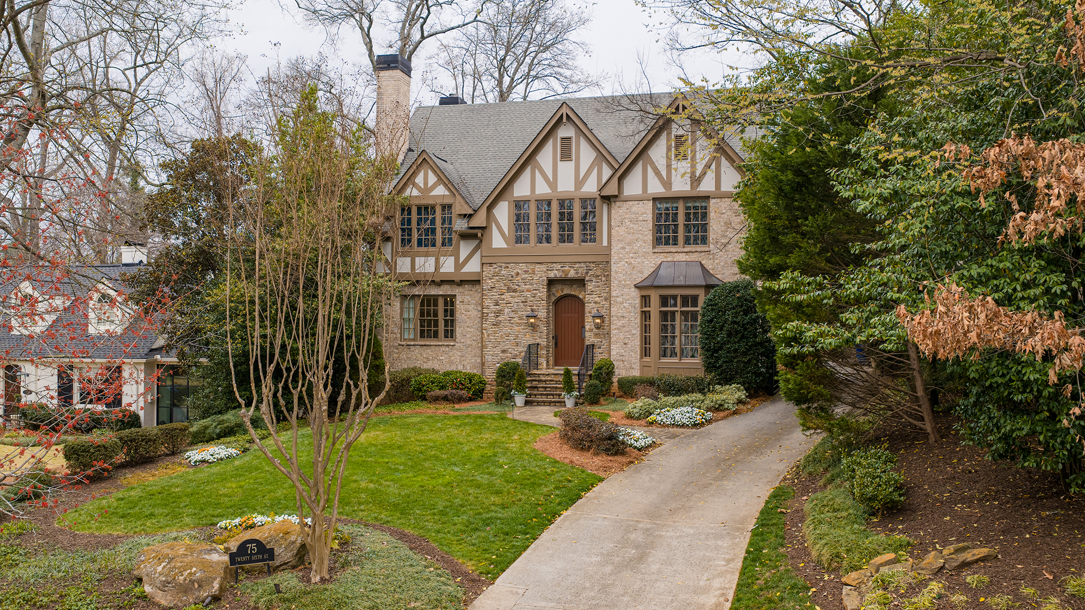  Timeless Style, Incredible Space and Convenient Brookwood Location - 物件實景