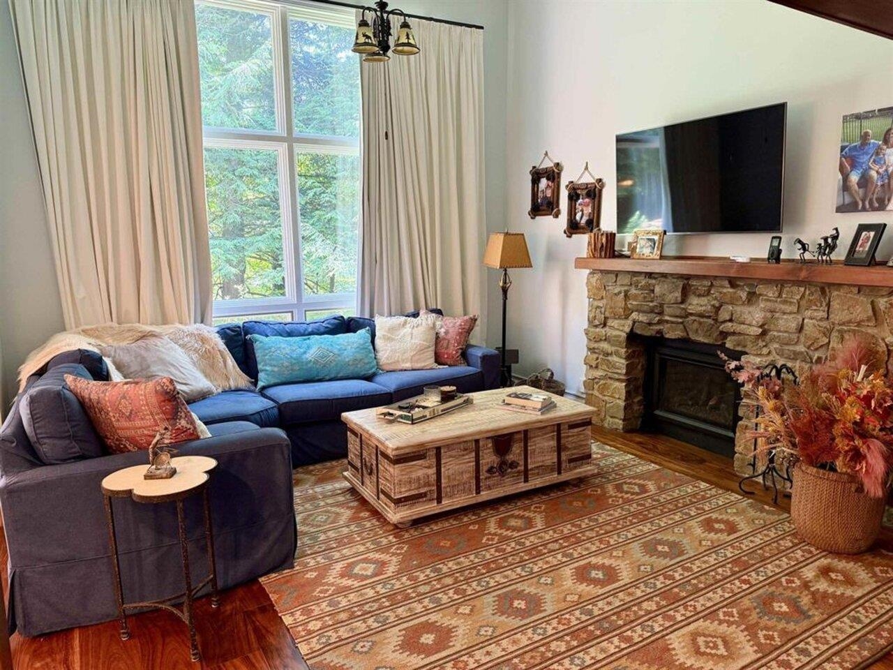 Warren, Vermont, 05674, United States, 3 Bedrooms Bedrooms, ,2 BathroomsBathrooms,Residential,For Sale,2001814