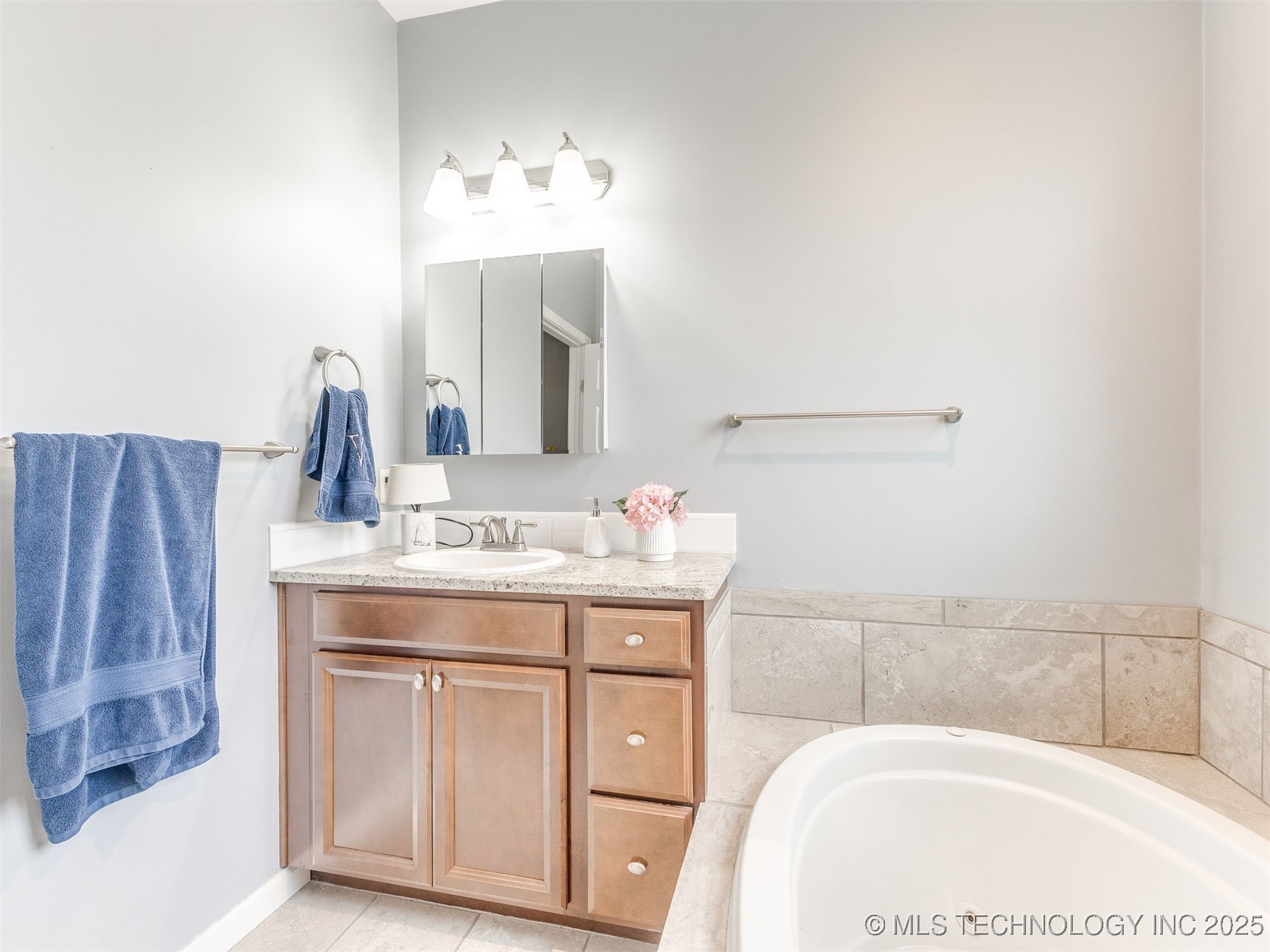 Mounds, Oklahoma, 74047, United States, 4 Bedrooms Bedrooms, ,4 BathroomsBathrooms,Residential,For Sale,1985246