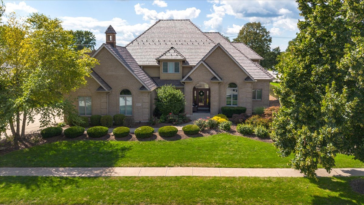 Shorewood, Illinois, 60404, United States, 4 Bedrooms Bedrooms, ,6 BathroomsBathrooms,Residential,For Sale,1933443