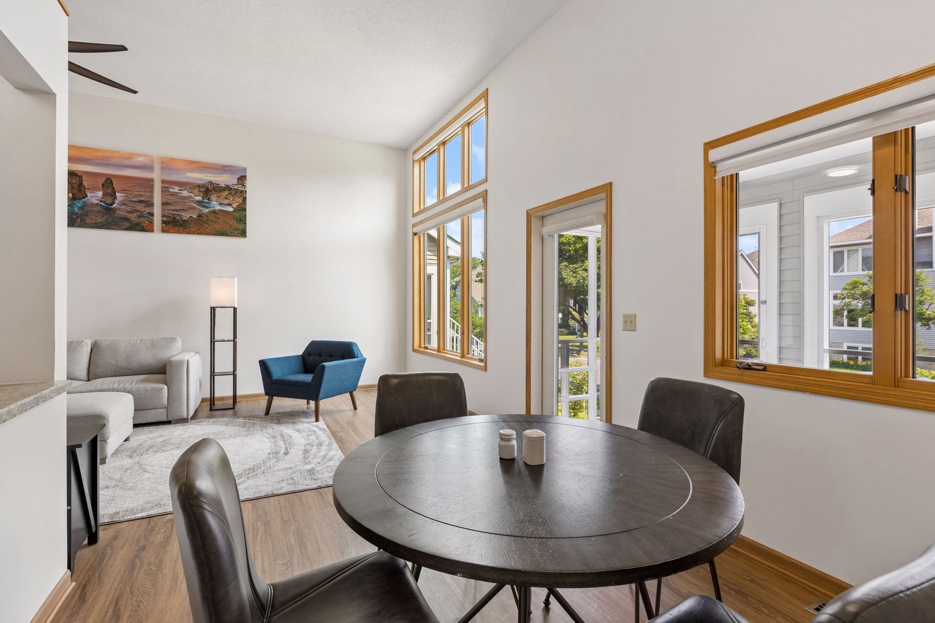  Effortless Townhome Living Near Parks and Dining - 物件實景