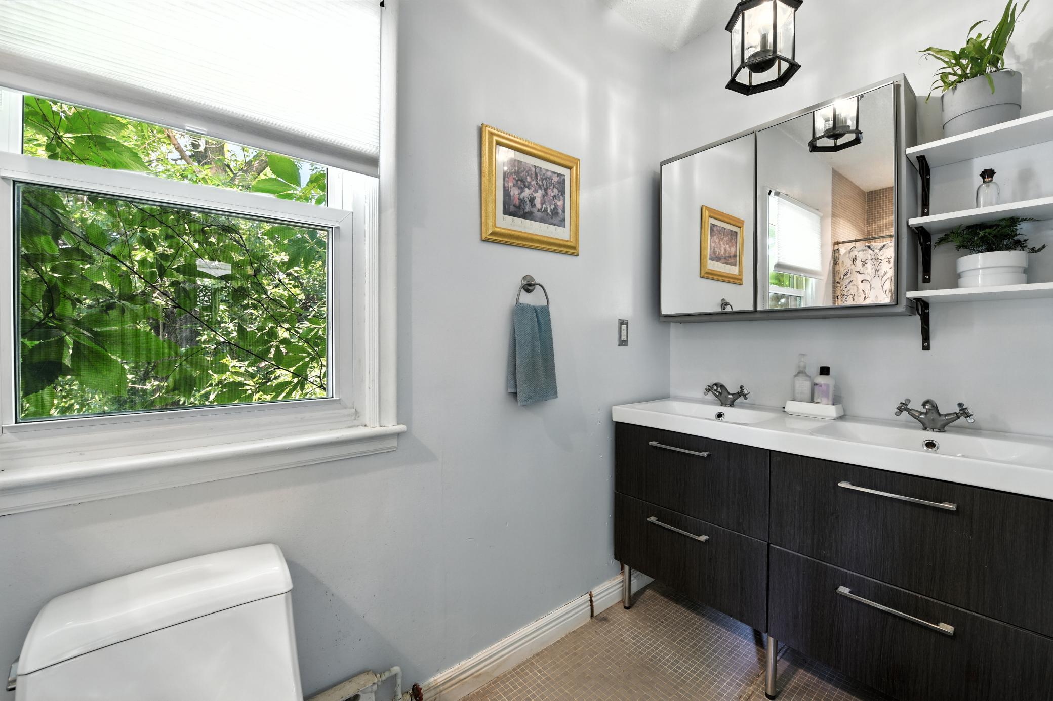 Minneapolis, Minnesota, 55405, United States, 4 Bedrooms Bedrooms, ,1 BathroomBathrooms,Residential,For Sale,1905898