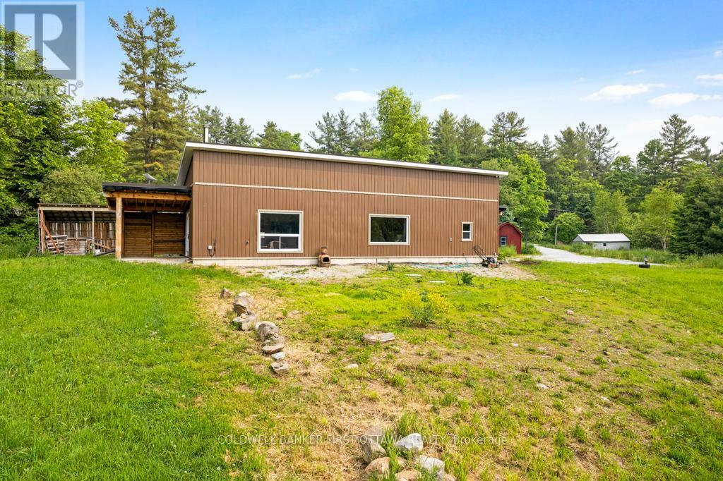 TAY VALLEY, Ontario, K0H 2B0, CA, 2 Bedrooms Bedrooms, ,1 BathroomBathrooms,Residential,For Sale,1866349