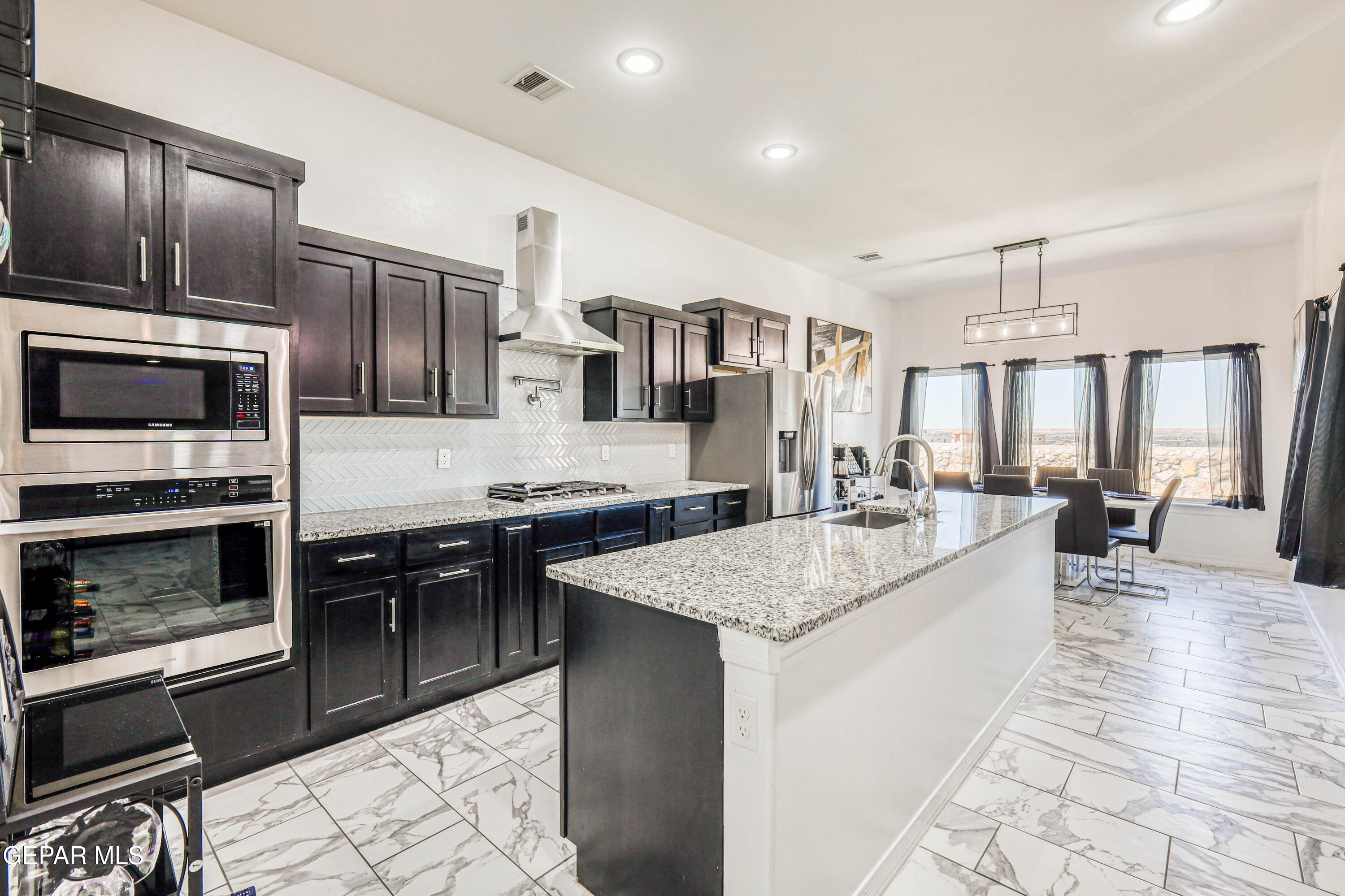 El Paso, Texas, 79911, United States, 5 Bedrooms Bedrooms, ,4 BathroomsBathrooms,Residential,For Sale,1969245