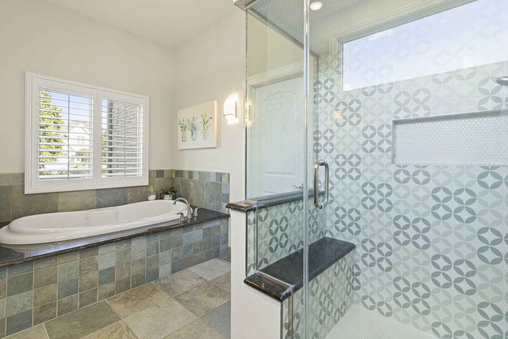 Shorewood, Illinois, 60404, United States, 4 Bedrooms Bedrooms, ,6 BathroomsBathrooms,Residential,For Sale,1933443