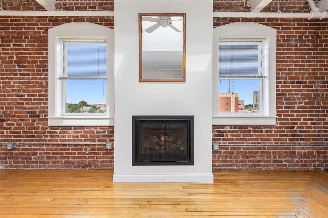 Providence, Rhode Island, 02903, United States, 1 Bedroom Bedrooms, ,2 BathroomsBathrooms,Residential,For Sale,1917986