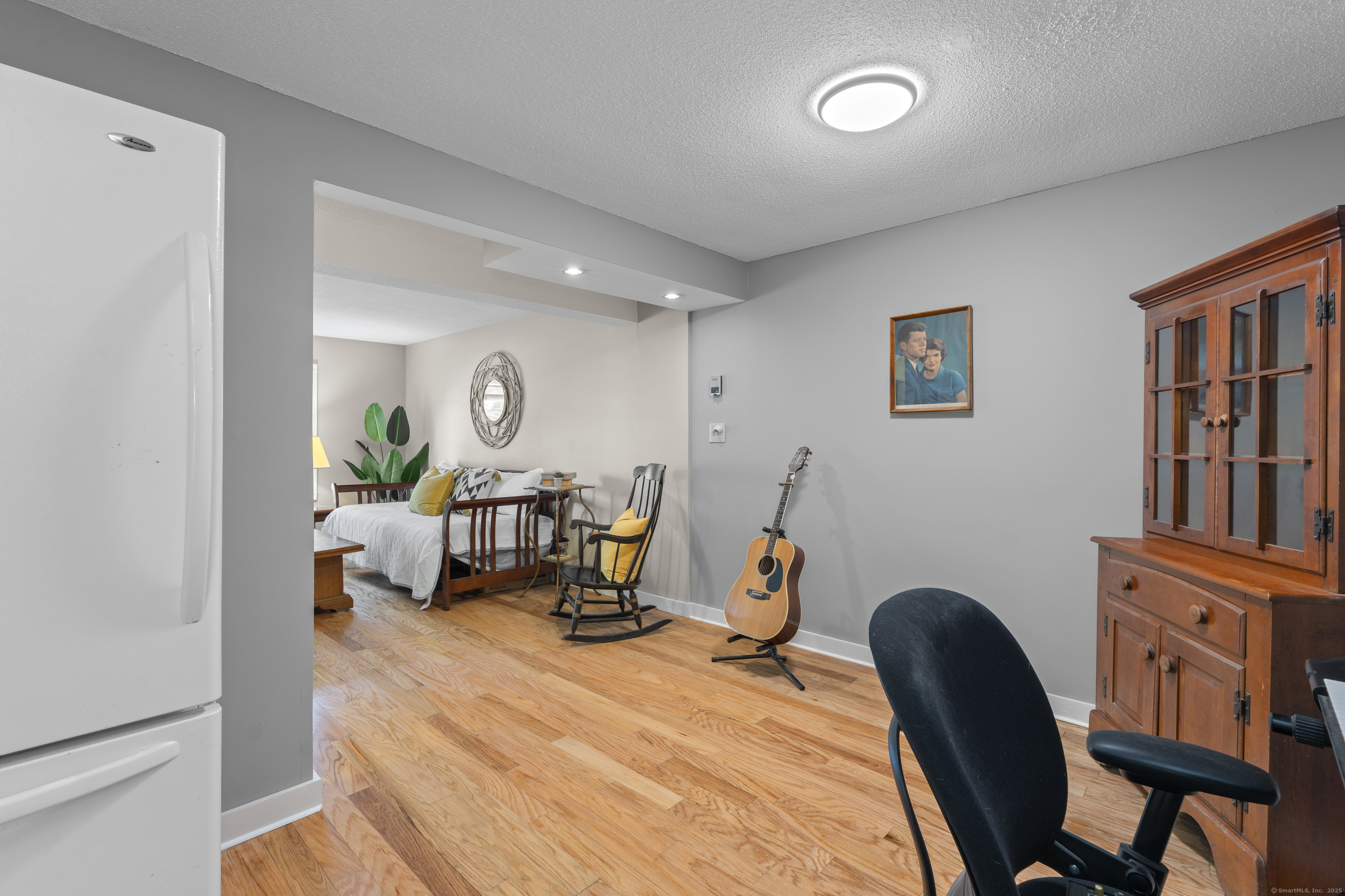 Newtown, Connecticut, 06482, United States, 3 Bedrooms Bedrooms, ,2 BathroomsBathrooms,Residential,For Sale,1962604