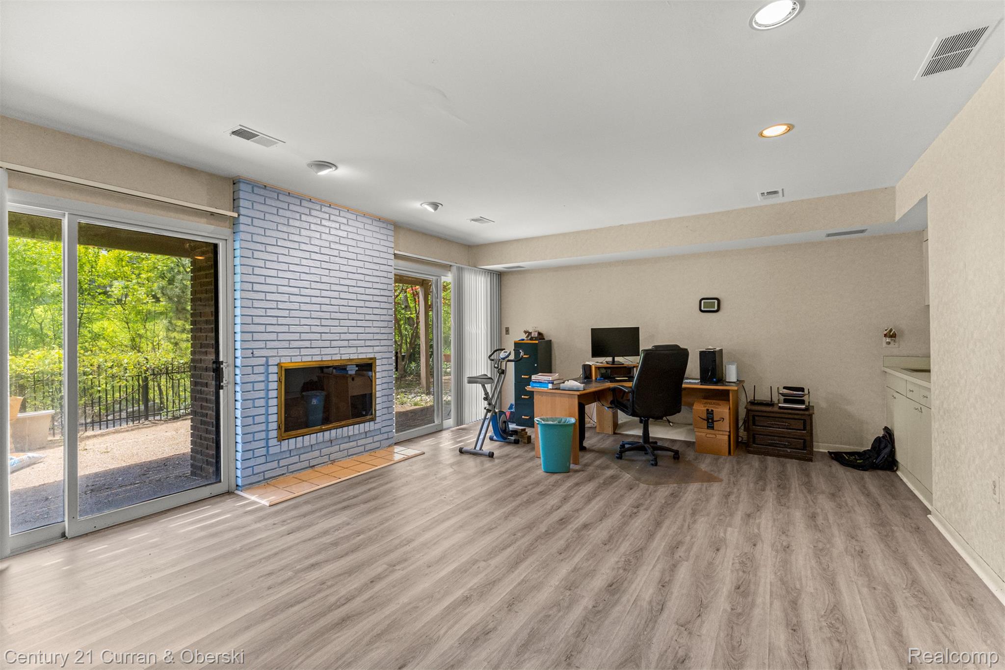 West Bloomfield Charter Township, Michigan, 48323, United States, 4 Bedrooms Bedrooms, ,4 BathroomsBathrooms,Residential,For Sale,1942642