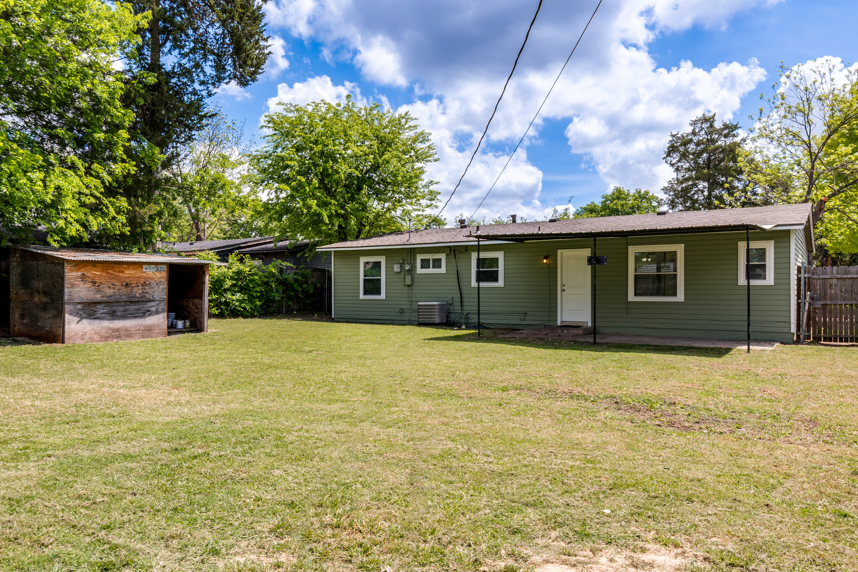 Amazing Starter Home or Investor Opportunity - 物件實景