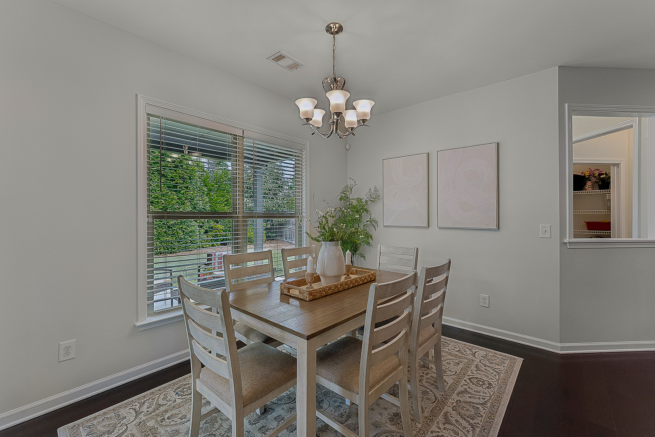  Smart Updates and Superb Location in Roswell - 物件實景
