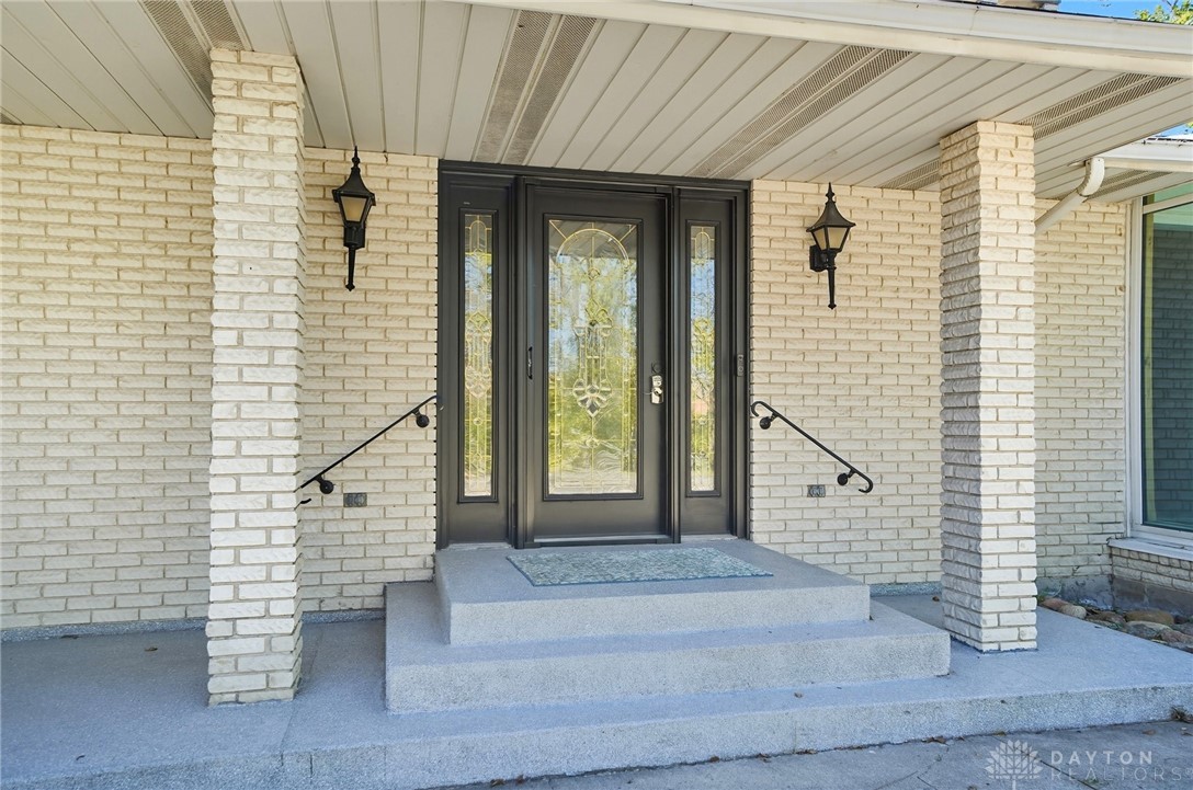 Brookville, Ohio, 45309, United States, 3 Bedrooms Bedrooms, ,4 BathroomsBathrooms,Residential,For Sale,1995742