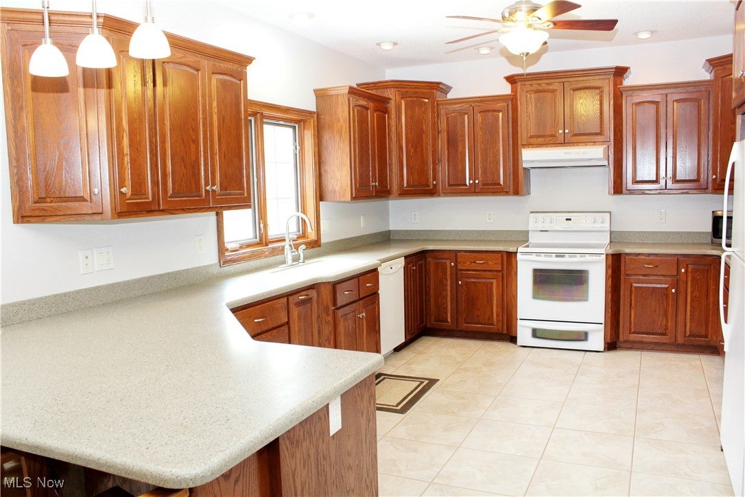 Lowellville, Ohio, 44436, United States, 3 Bedrooms Bedrooms, ,2 BathroomsBathrooms,Residential,For Sale,1984075