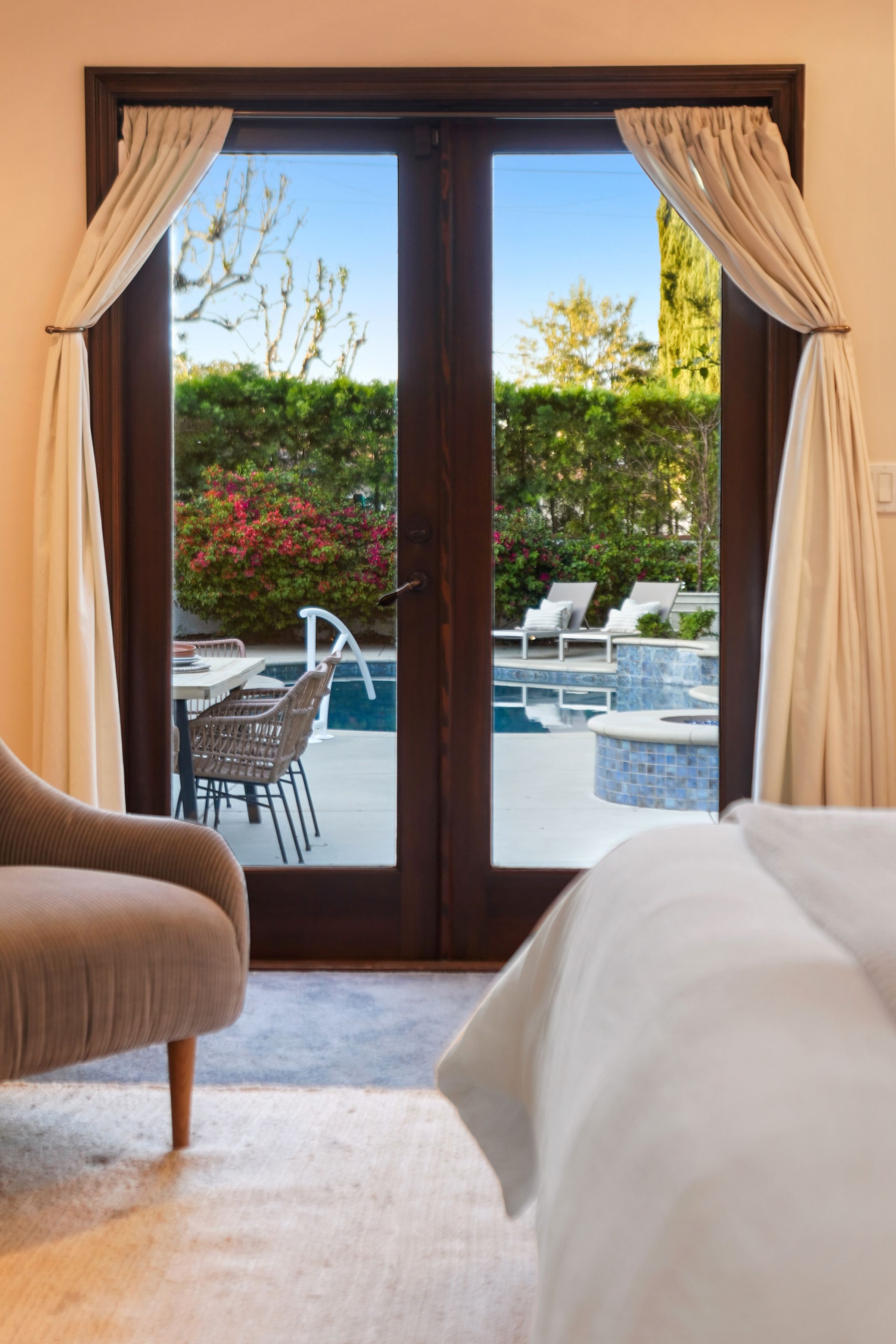  11593 Kling Street - 物件實景