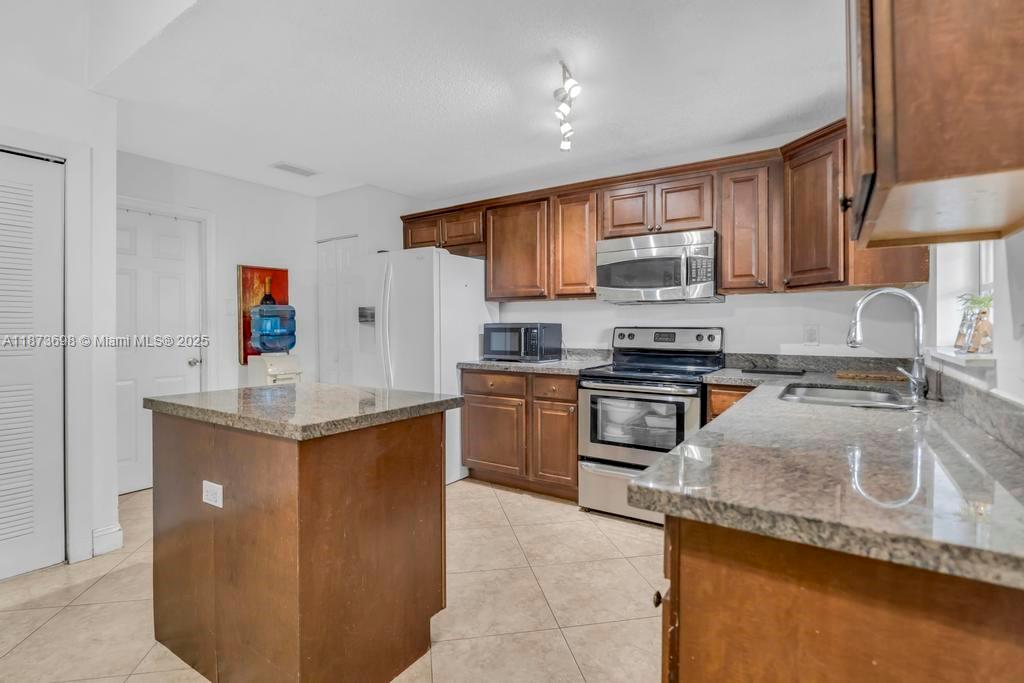 Homestead, Florida, 33032, United States, 5 Bedrooms Bedrooms, ,3 BathroomsBathrooms,Residential,For Sale,1941894