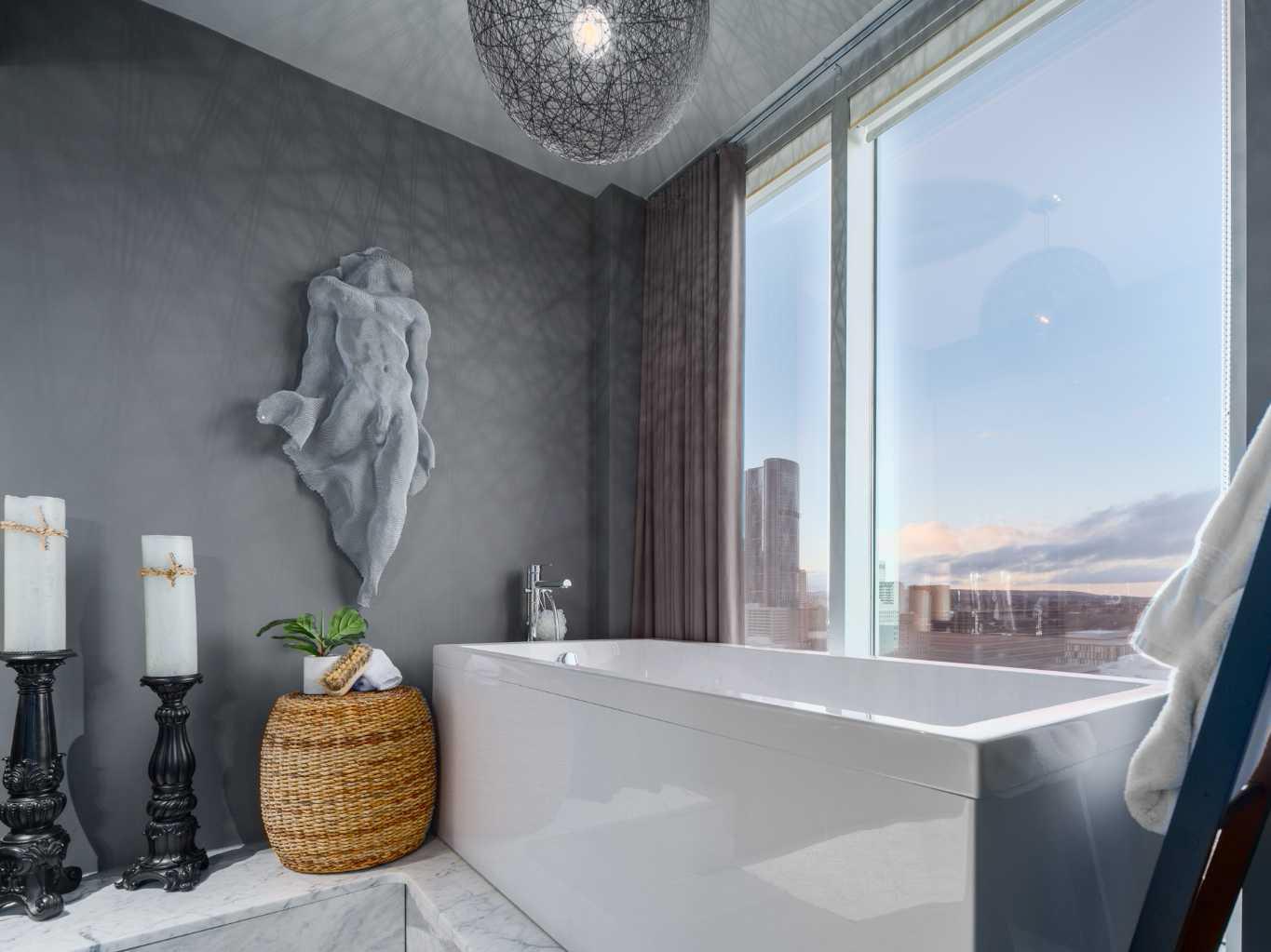 CALGARY, Alberta, T2G 0C7, CA, 2 Bedrooms Bedrooms, ,3 BathroomsBathrooms,Residential,For Sale,1837993