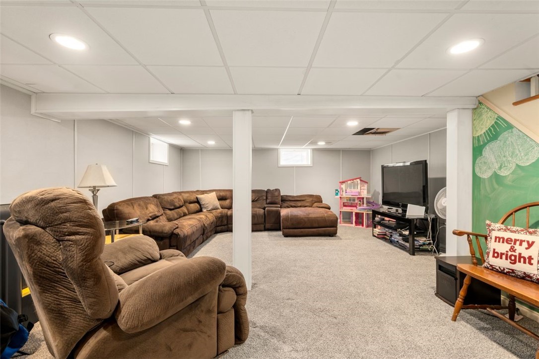 Woonsocket, Rhode Island, 02895, United States, 4 Bedrooms Bedrooms, ,2 BathroomsBathrooms,Residential,For Sale,1987551