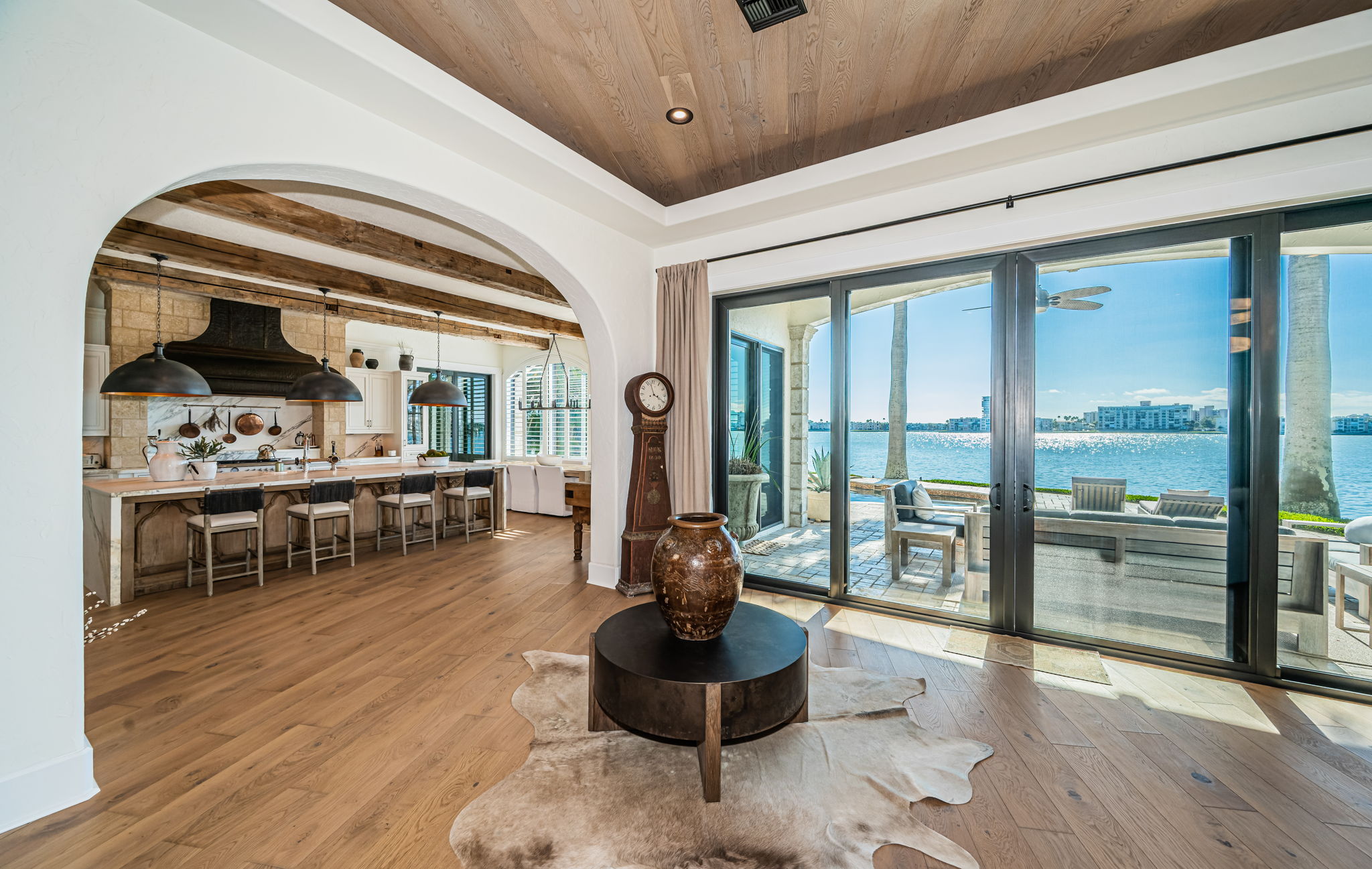 St Petersburg, Florida, 33707, United States, 5 Bedrooms Bedrooms, ,5 BathroomsBathrooms,Residential,For Sale,2007772