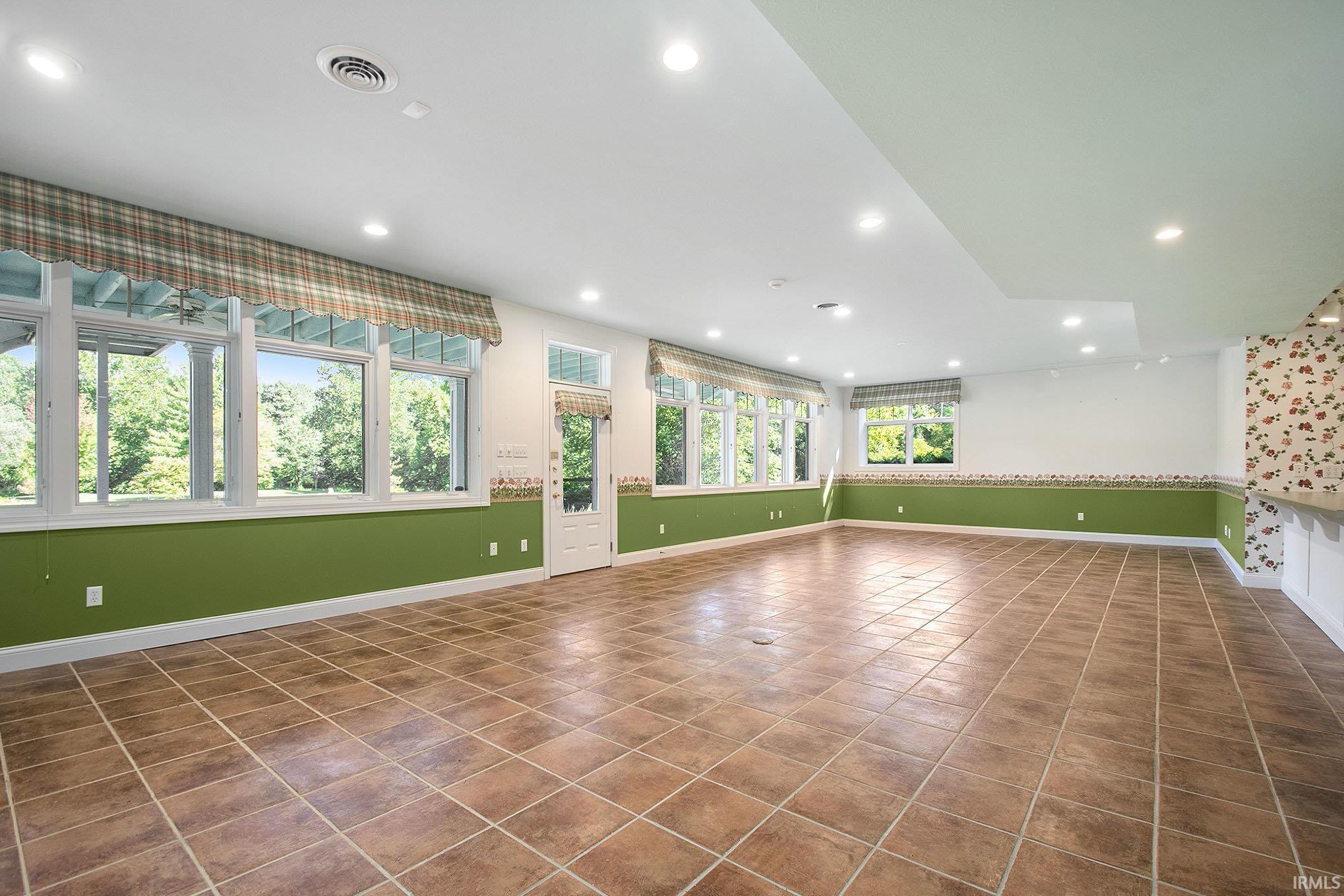 Middlebury, Indiana, 46540, United States, 4 Bedrooms Bedrooms, ,5 BathroomsBathrooms,Residential,For Sale,1943878