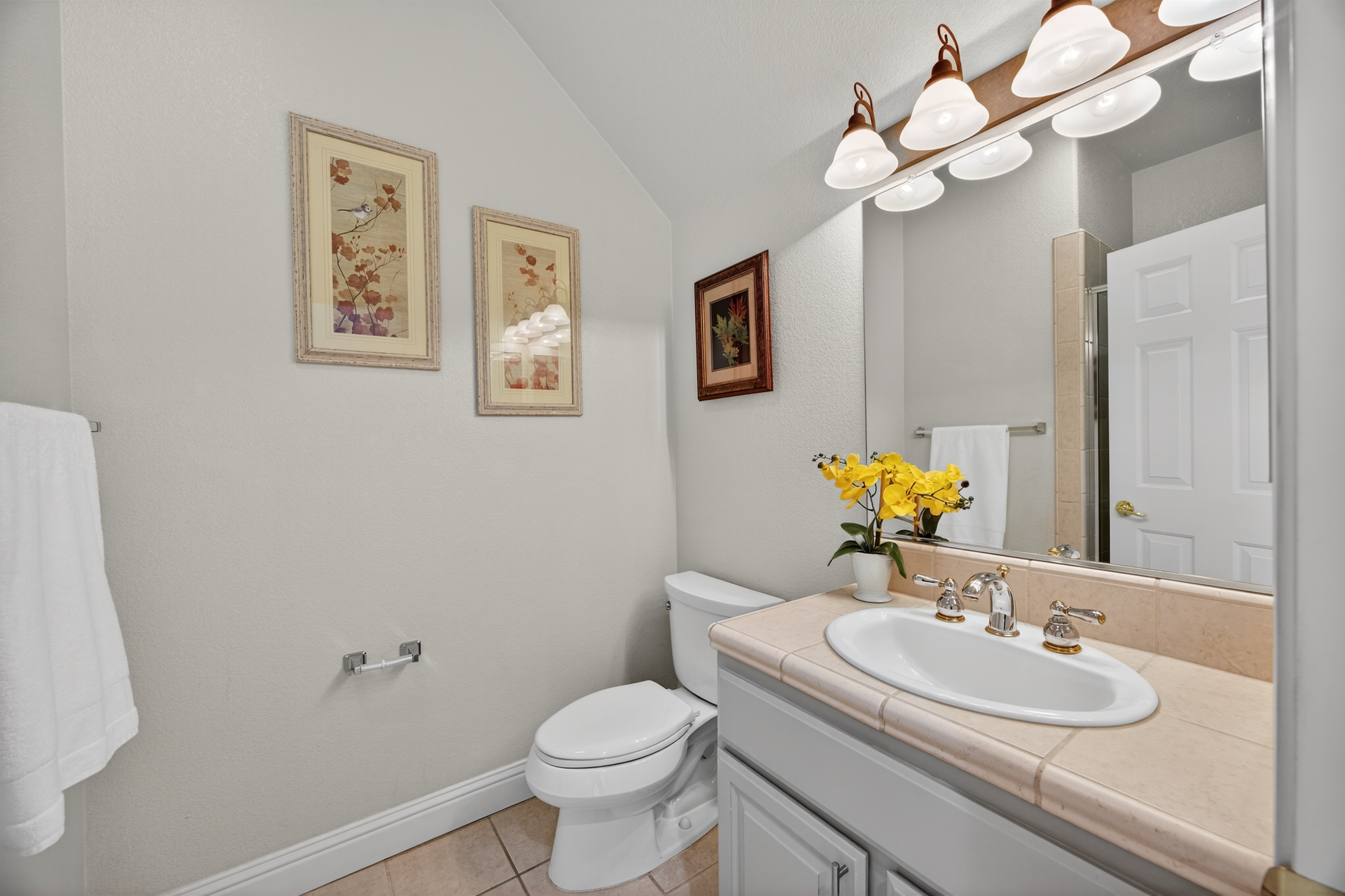  5500 Tierra Gardens Lane, Carmichael, CA 95608 - 物件實景