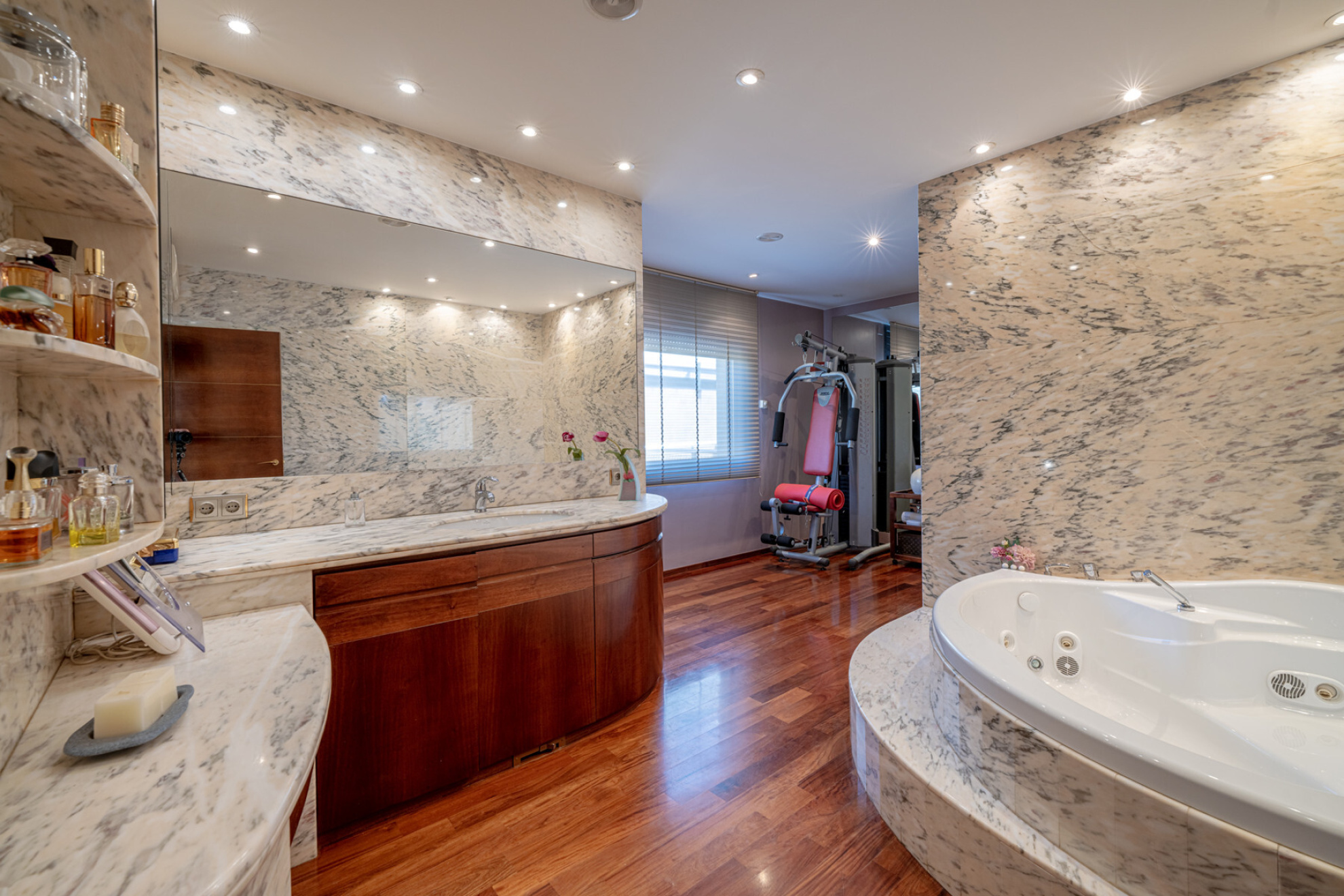  Extraordinary property with two separate houses in a privileged location - 物件實景