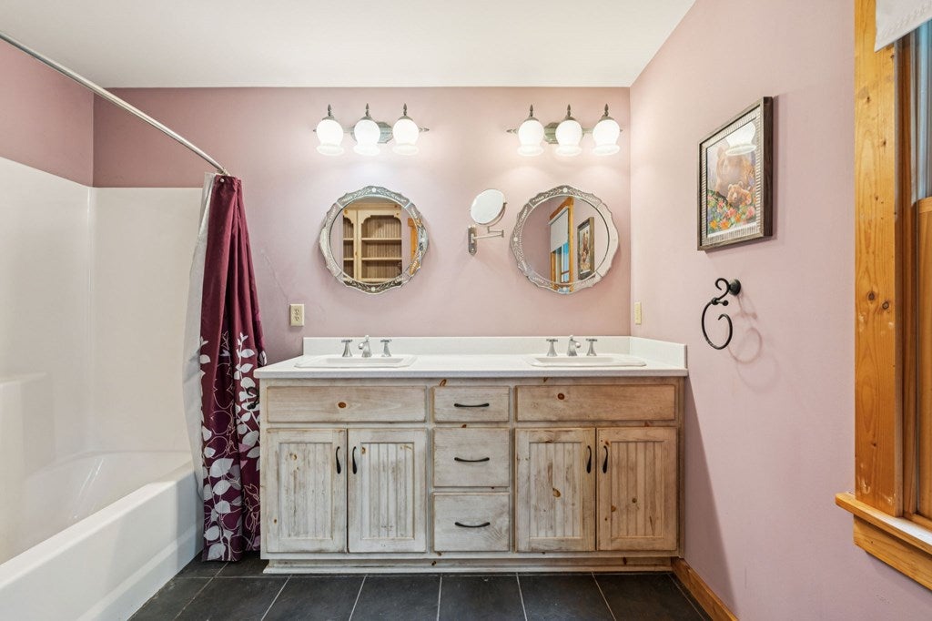 Ellijay, Georgia, 30540, United States, 3 Bedrooms Bedrooms, ,4 BathroomsBathrooms,Residential,For Sale,1952402