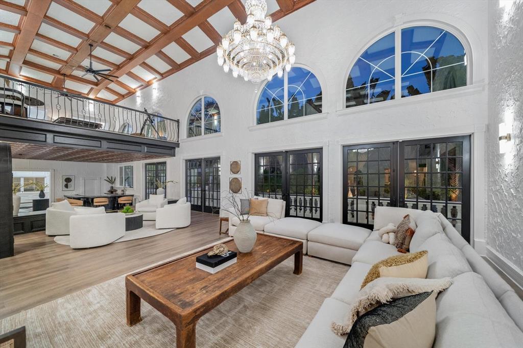 St Petersburg, Florida, 33707, United States, 5 Bedrooms Bedrooms, ,9 BathroomsBathrooms,Residential,For Sale,2000985