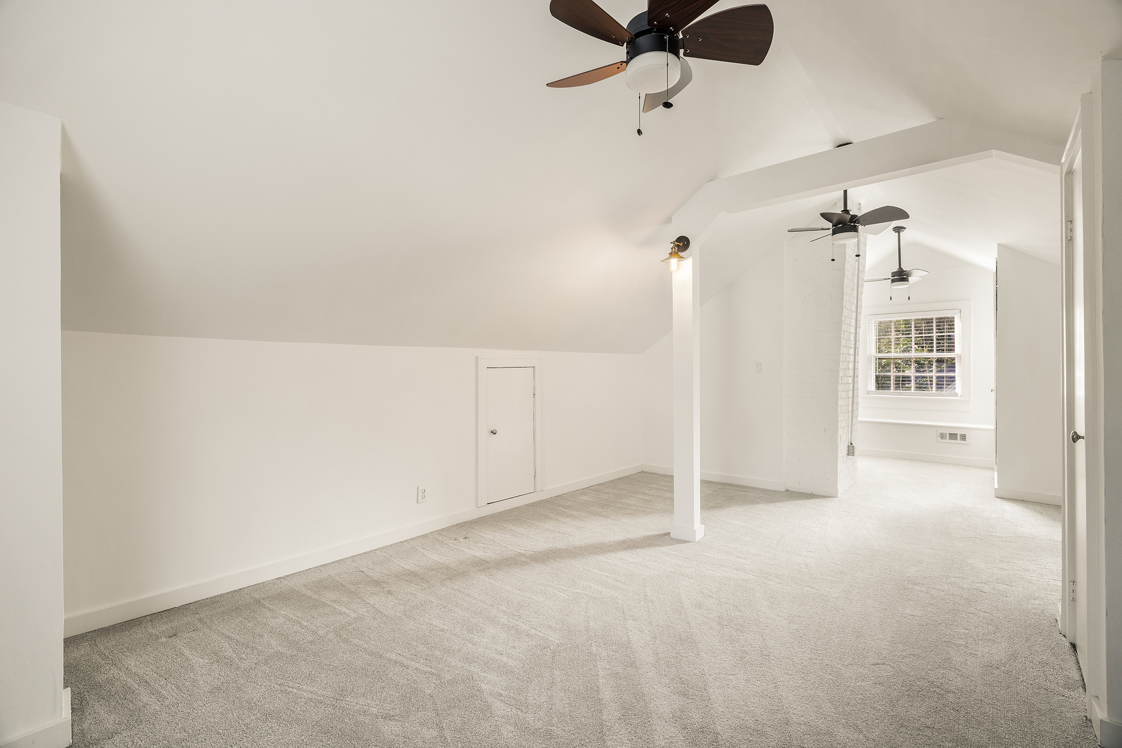  Charming Bungalow in the Heart of Sought-after Brookwood - 物件實景