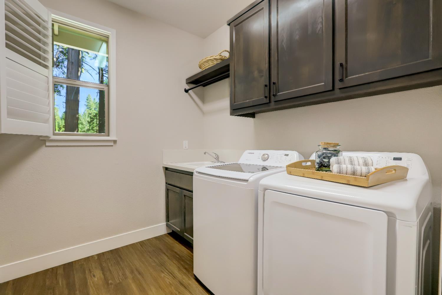 Grass Valley, California, 95945, United States, 4 Bedrooms Bedrooms, ,2 BathroomsBathrooms,Residential,For Sale,1937663