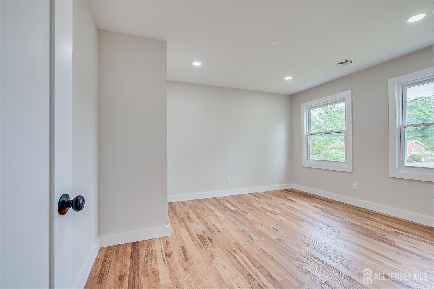 Piscataway, New Jersey, 08854, United States, 5 Bedrooms Bedrooms, ,3 BathroomsBathrooms,Residential,For Sale,2048679