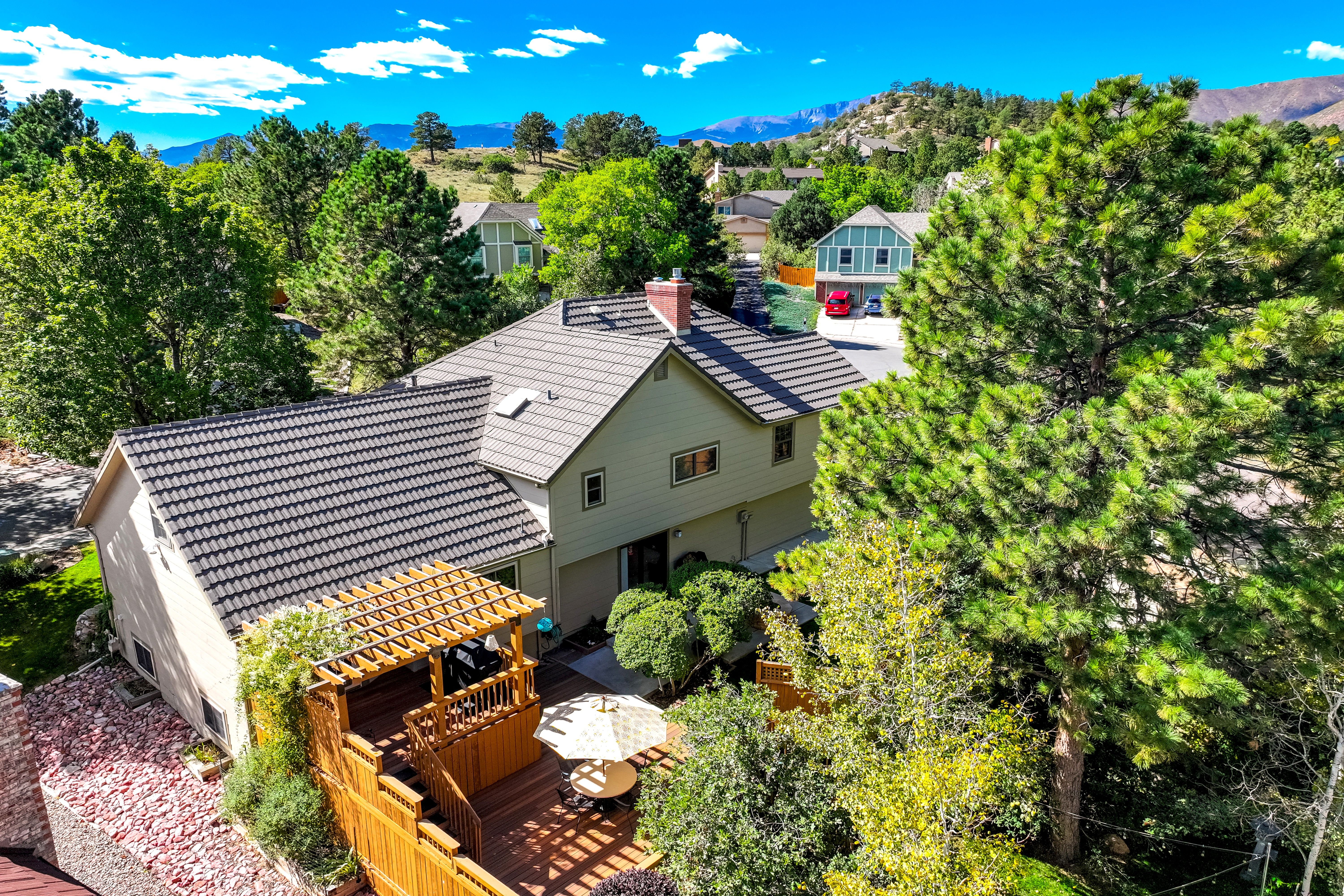  Impeccably Maintained Craftsman Retreat on a Quiet Cul-de-Sac - 物件實景