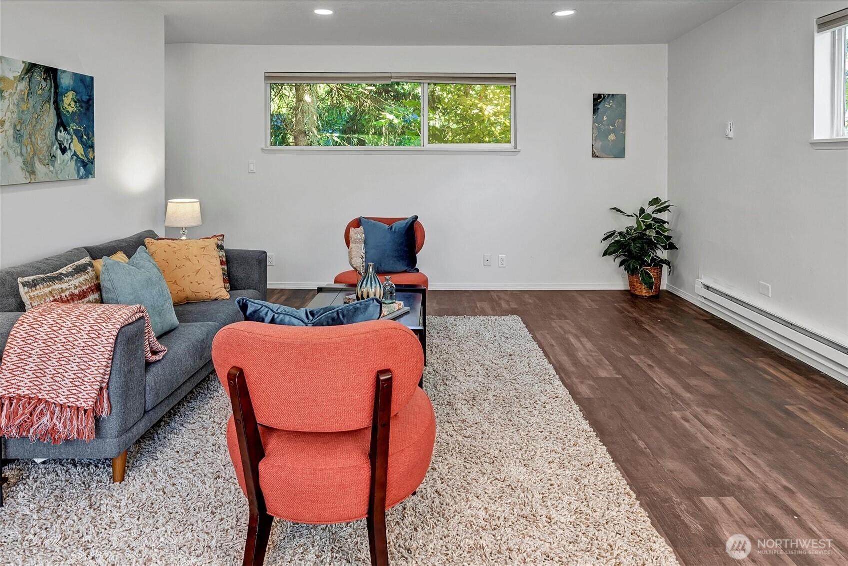 MOUNTLAKE TERRACE, Washington, 98043, United States, 4 Bedrooms Bedrooms, ,2 BathroomsBathrooms,Residential,For Sale,1890817