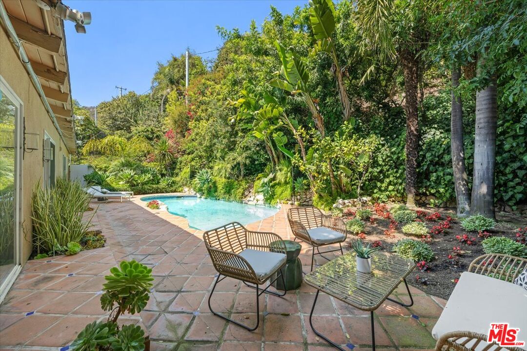 Los Angeles, California, 90049, United States, 3 Bedrooms Bedrooms, ,3 BathroomsBathrooms,Residential,For Sale,1908650