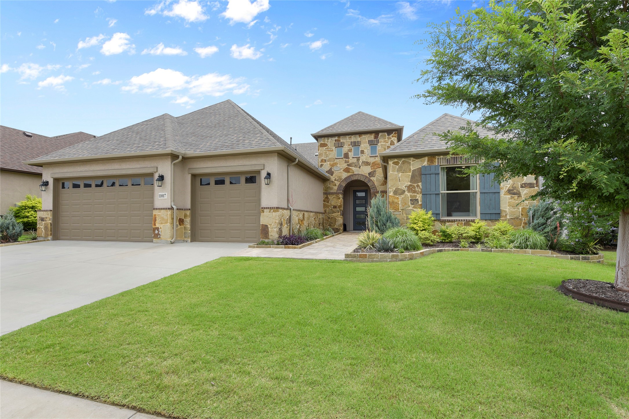Denton, Texas, 76207, United States, 2 Bedrooms Bedrooms, ,3 BathroomsBathrooms,Residential,For Sale,1837650
