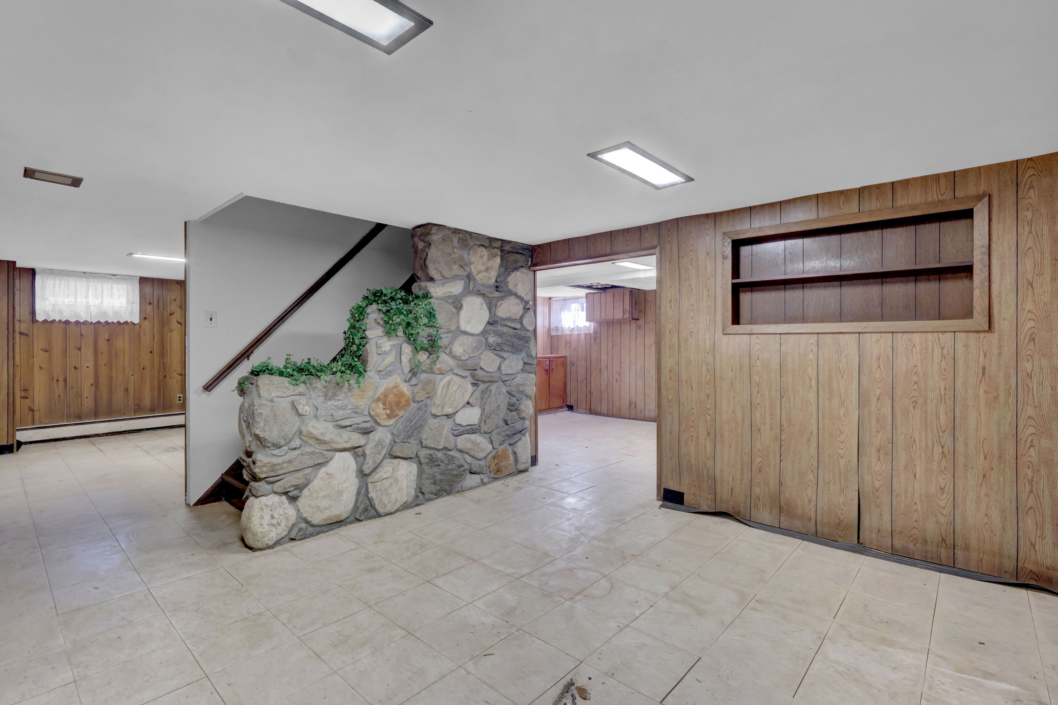 West Babylon, New York, 11704, United States, 4 Bedrooms Bedrooms, ,2 BathroomsBathrooms,Residential,For Sale,2010725