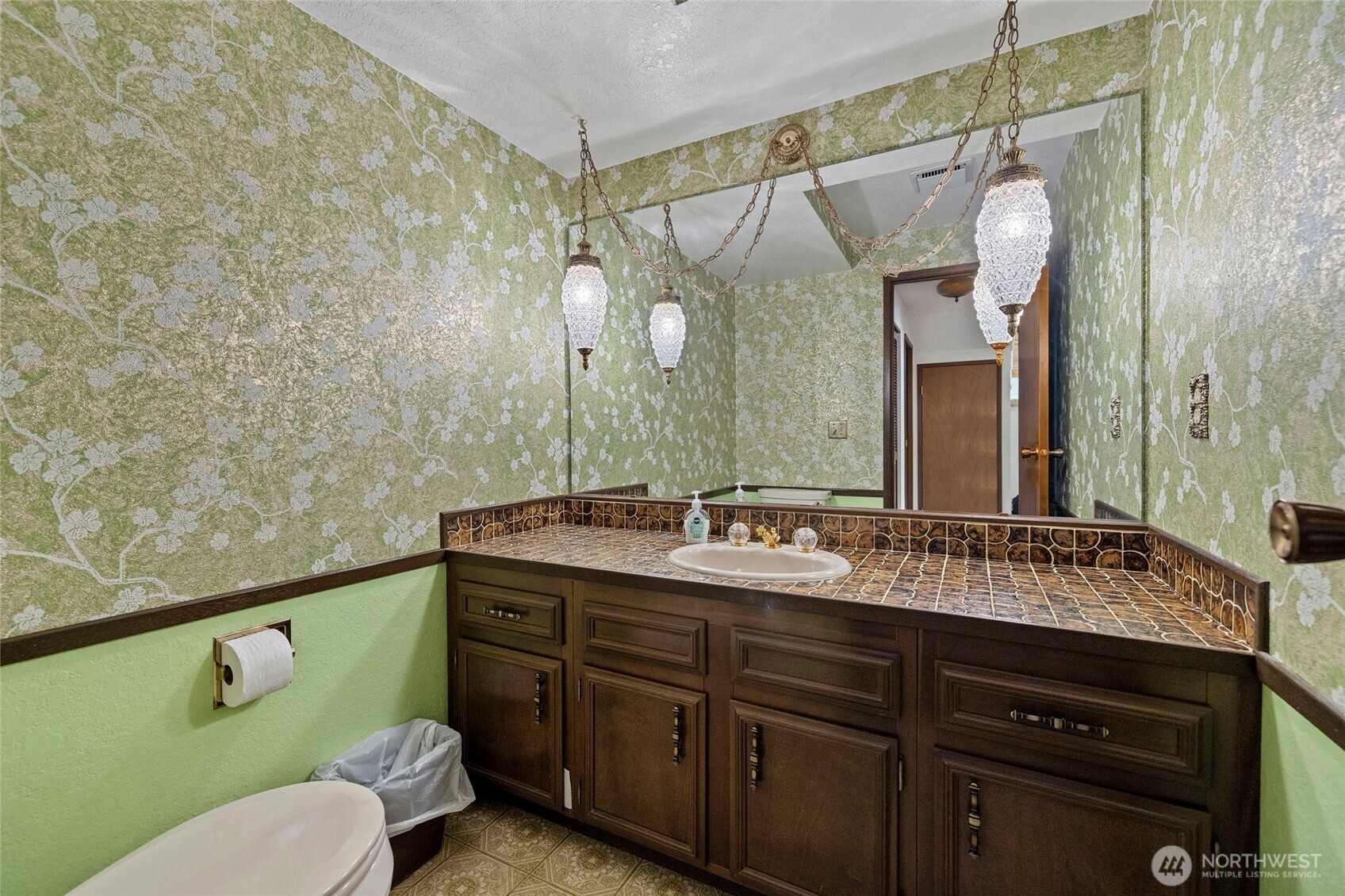 Burlington, Washington, 98233, United States, 4 Bedrooms Bedrooms, ,3 BathroomsBathrooms,Residential,For Sale,2002845