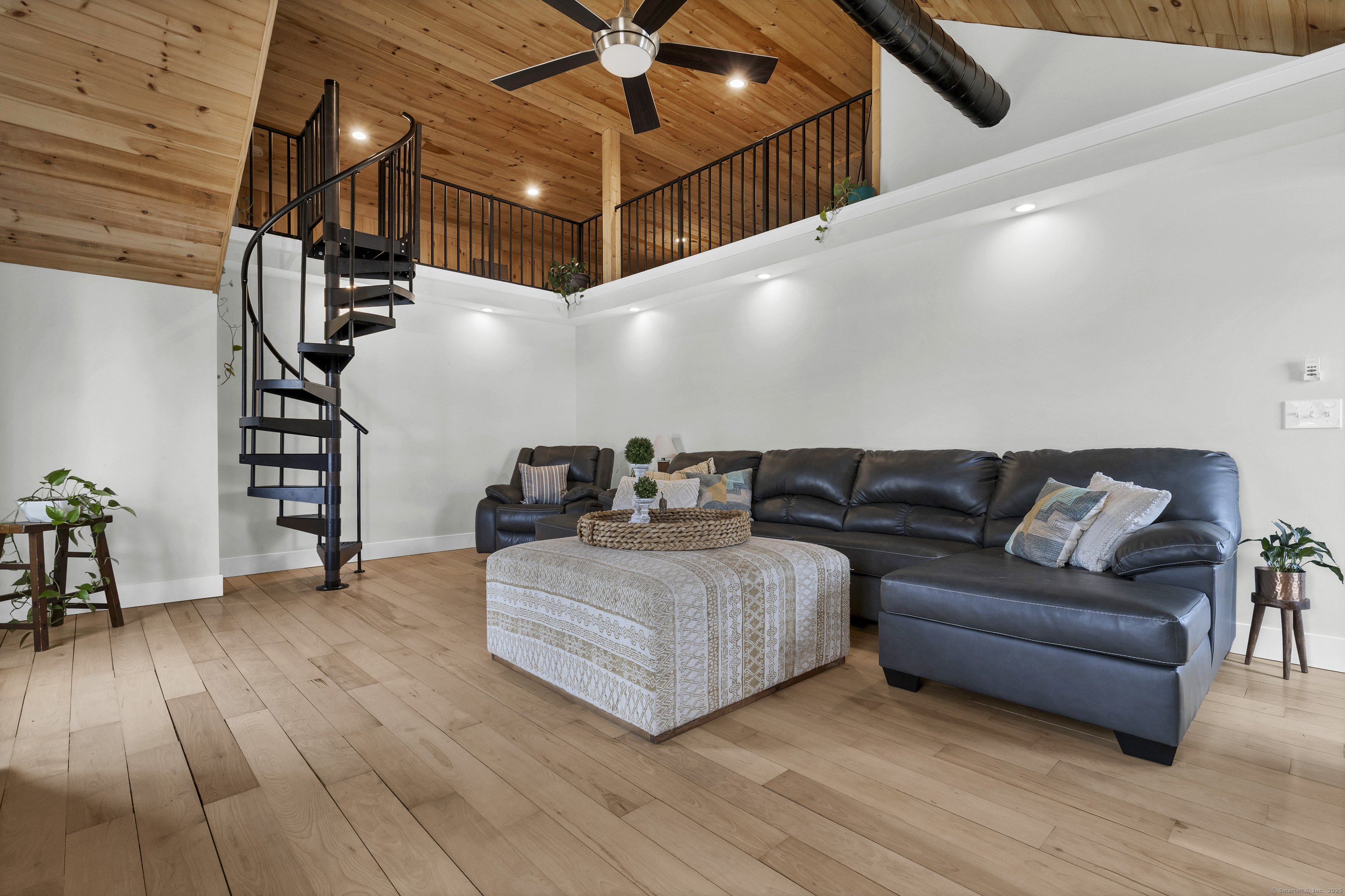 Groton, Connecticut, 06340, United States, 3 Bedrooms Bedrooms, ,2 BathroomsBathrooms,Residential,For Sale,1928735