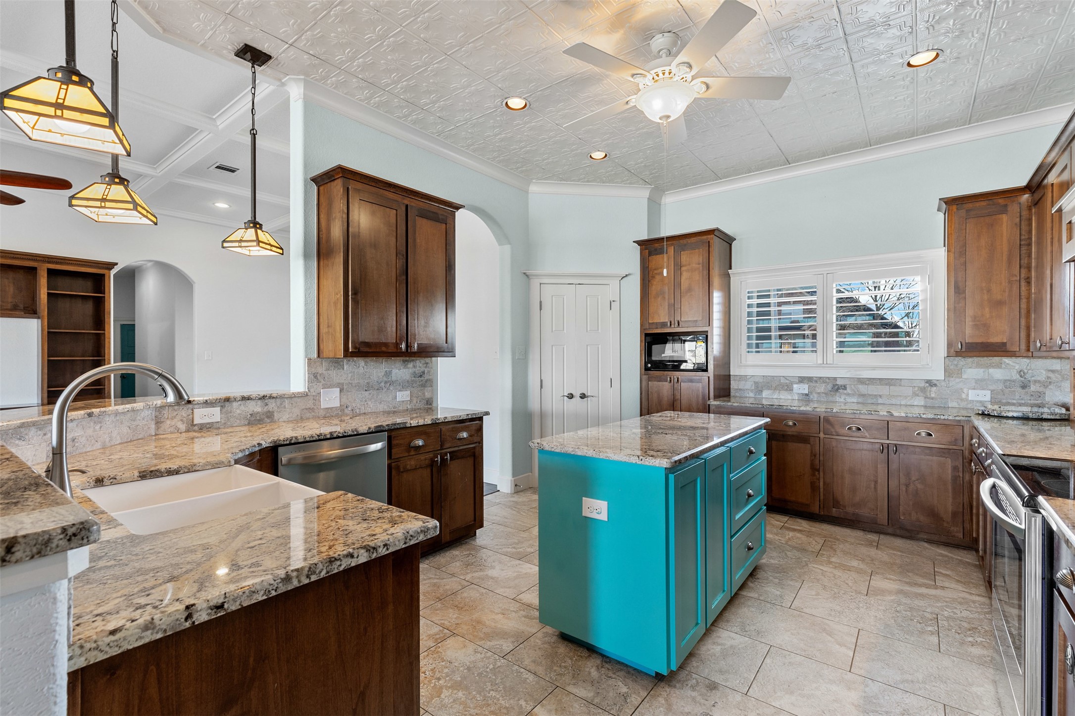 Cleburne, Texas, 76033, United States, 4 Bedrooms Bedrooms, ,3 BathroomsBathrooms,Residential,For Sale,1940352