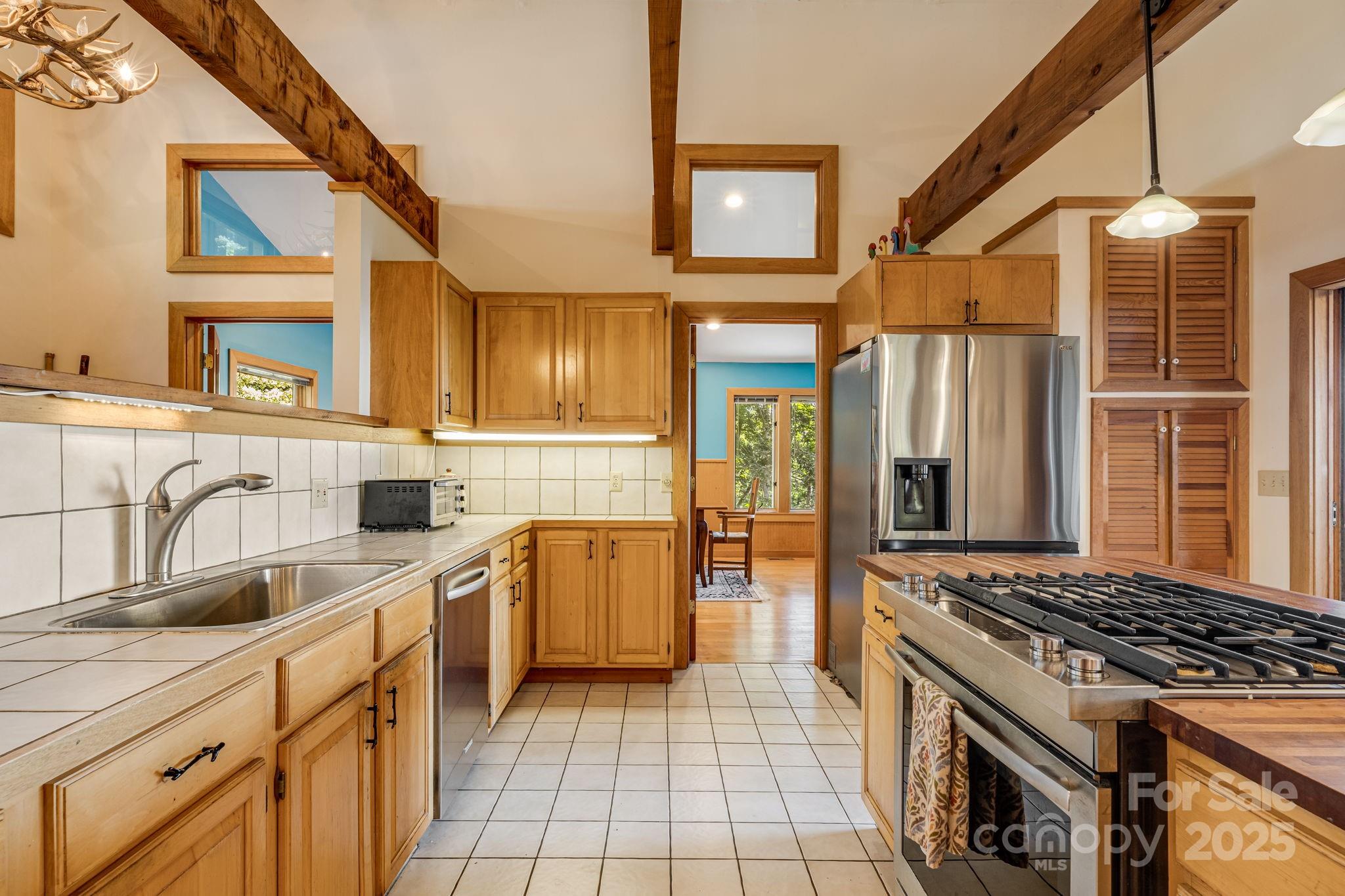 Little Switzerland, North Carolina, 28752, United States, 3 Bedrooms Bedrooms, ,3 BathroomsBathrooms,Residential,For Sale,1949808