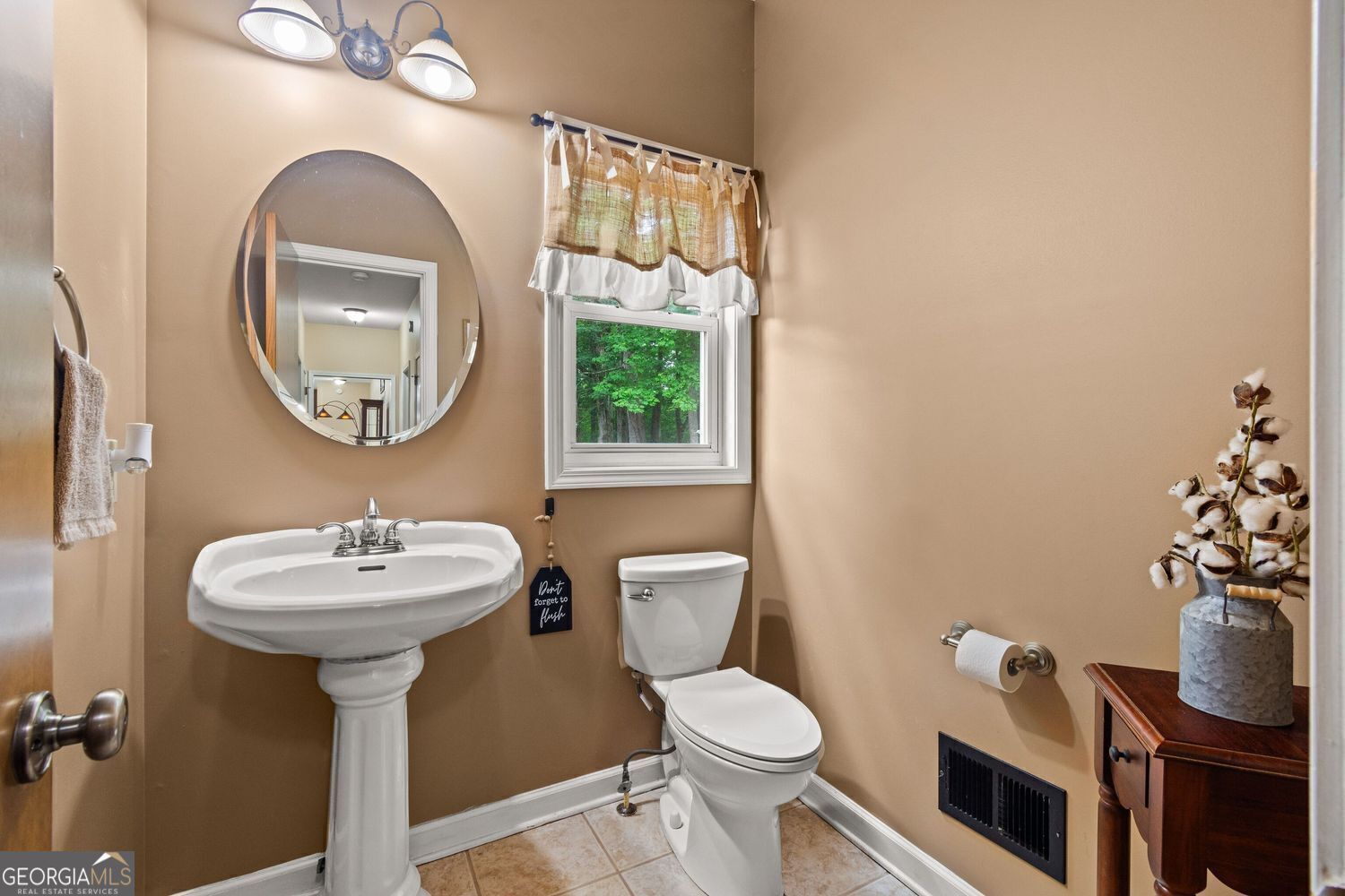 Cumming, Georgia, 30028, United States, 4 Bedrooms Bedrooms, ,5 BathroomsBathrooms,Residential,For Sale,1859105